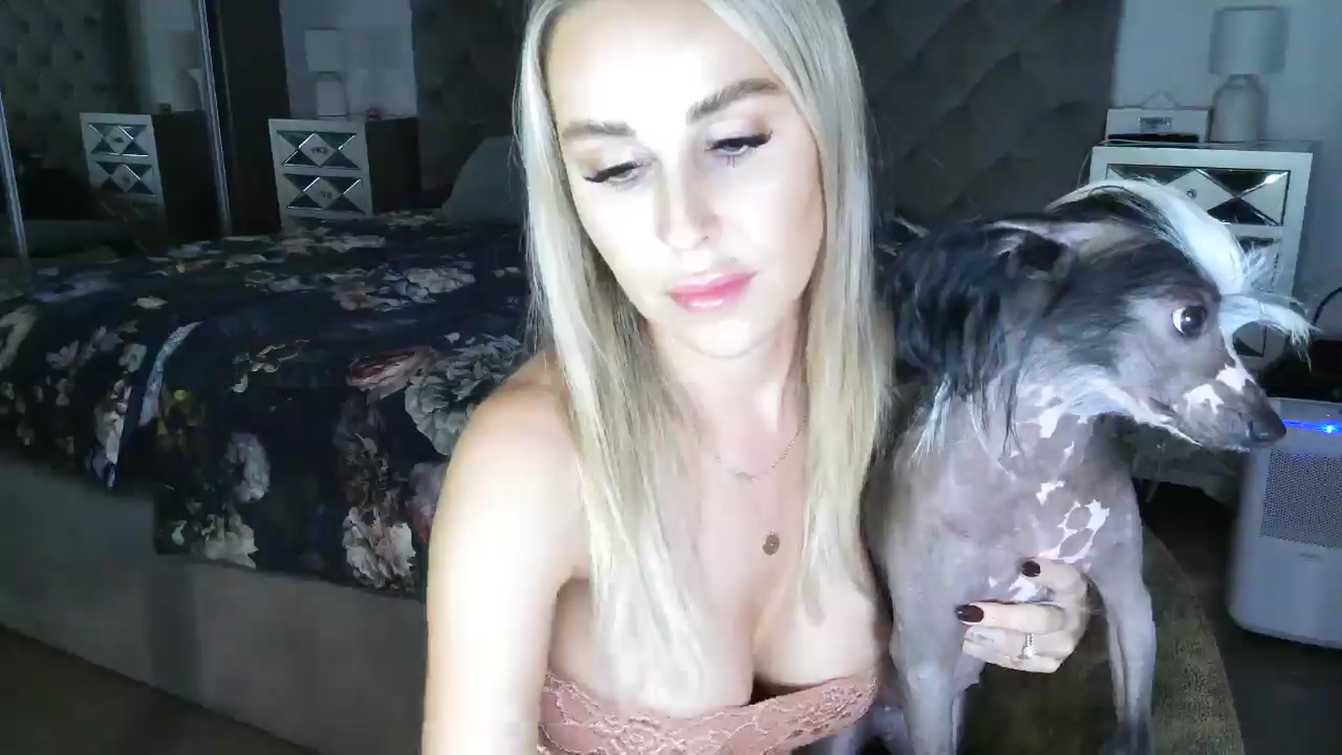 Gallery image thumbnail from CocoMia's myfreecams stream on, 11/06/2024, 13:27 image 14 of 20