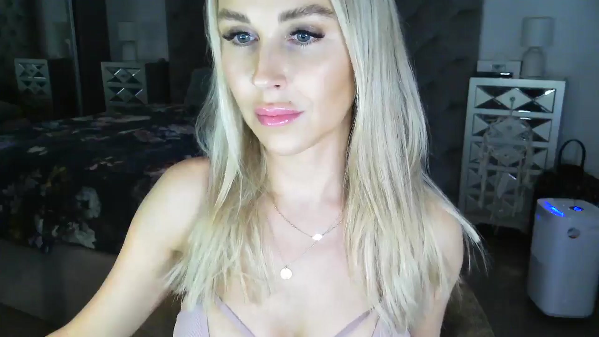 Gallery image thumbnail from CocoMia's myfreecams stream on, 11/07/2024, 09:06 image 19 of 20