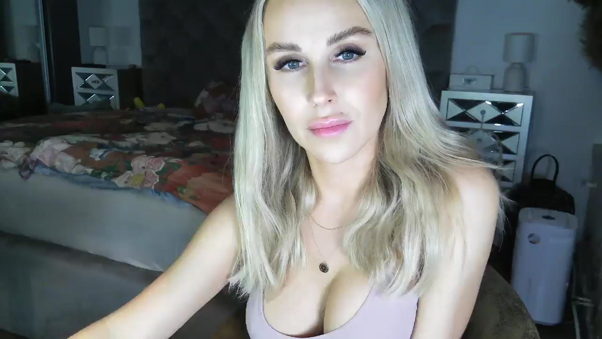 Gallery image thumbnail from CocoMia's myfreecams stream on, 11/19/2024, 13:11 image 9 of 20