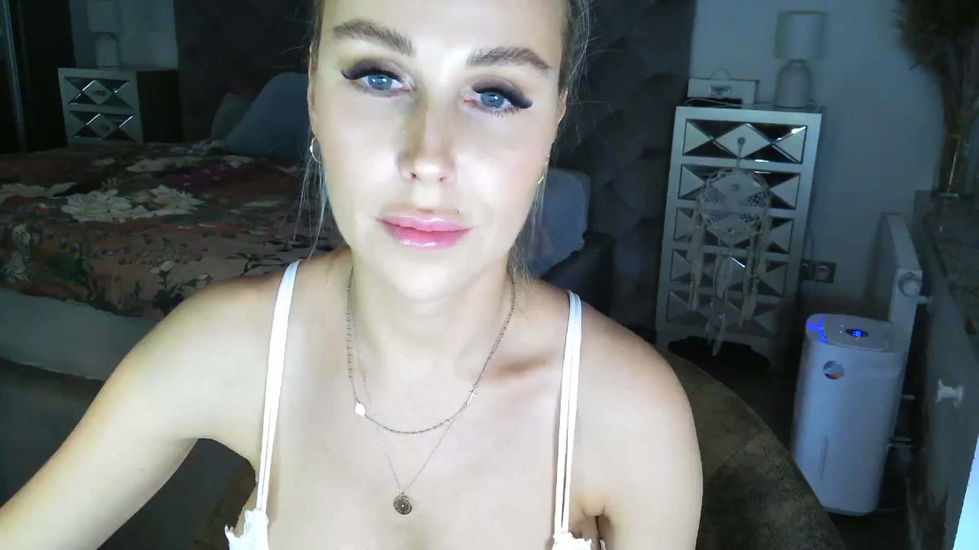 Gallery image thumbnail from CocoMia's myfreecams stream on, 11/21/2024, 09:20 image 19 of 20