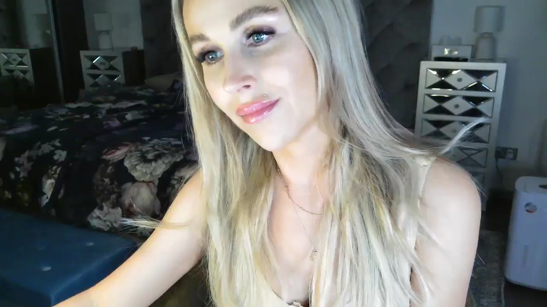 Gallery image thumbnail from CocoMia's myfreecams stream on, 04/24/2025, 07:57 image 3 of 20