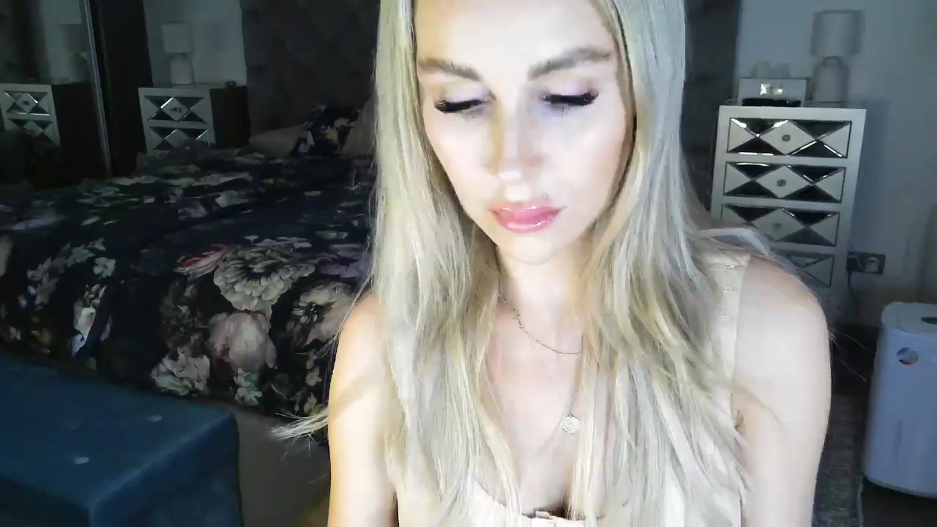 Gallery image thumbnail from CocoMia's myfreecams stream on, 04/24/2025, 07:57 image 4 of 20