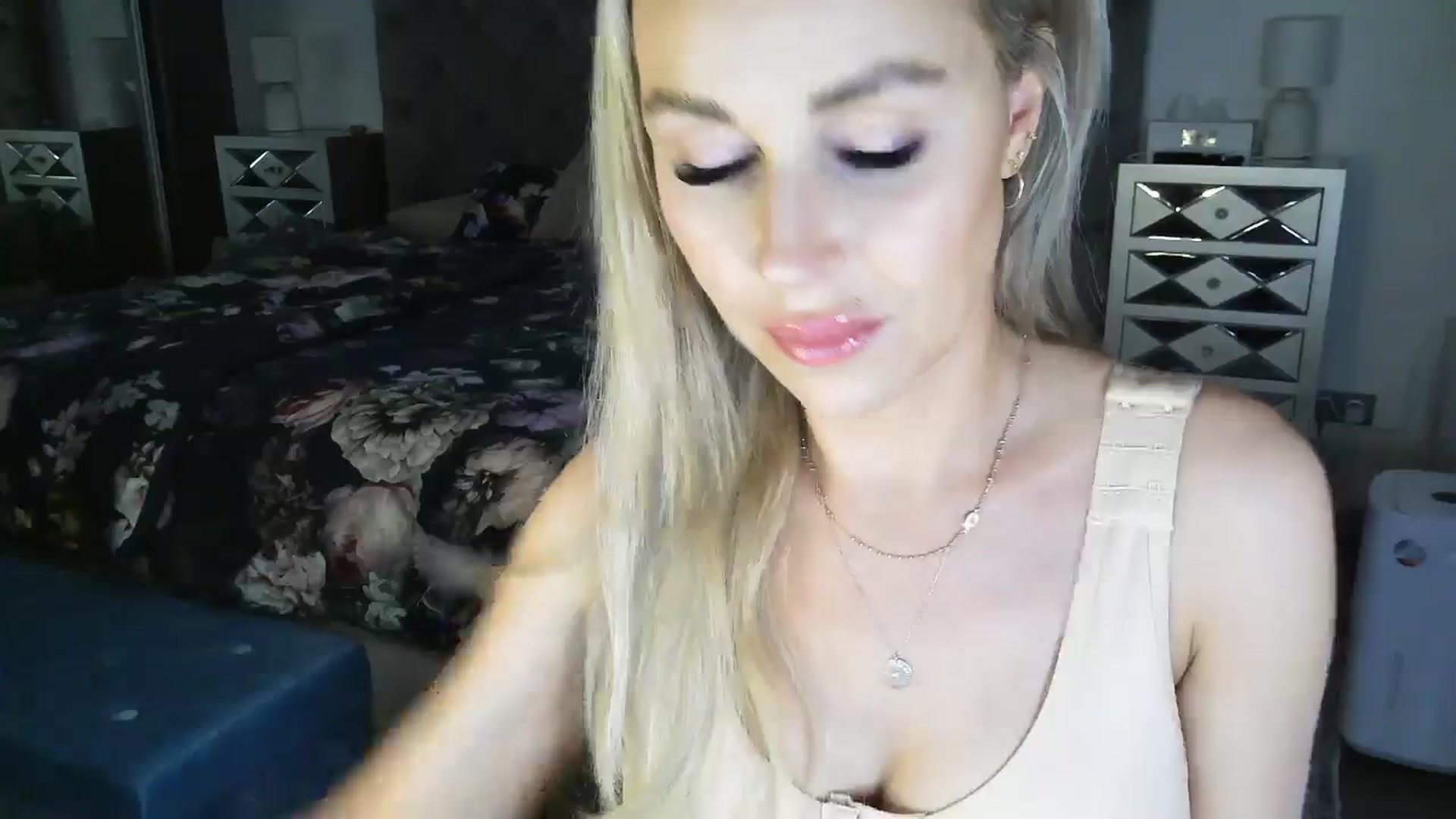 Gallery image thumbnail from CocoMia's myfreecams stream on, 04/24/2025, 07:57 image 5 of 20