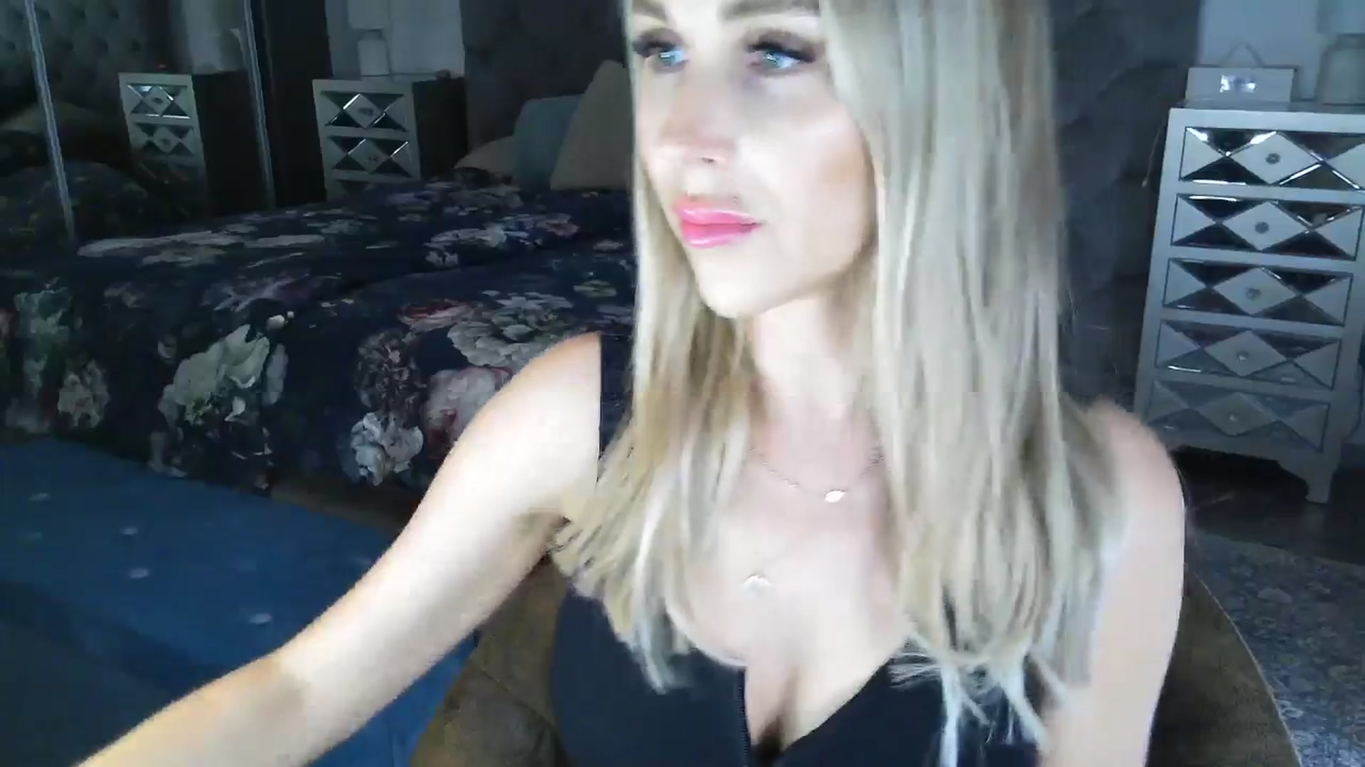 Gallery image thumbnail from CocoMia's myfreecams stream on, 05/05/2025, 08:07 image 19 of 20