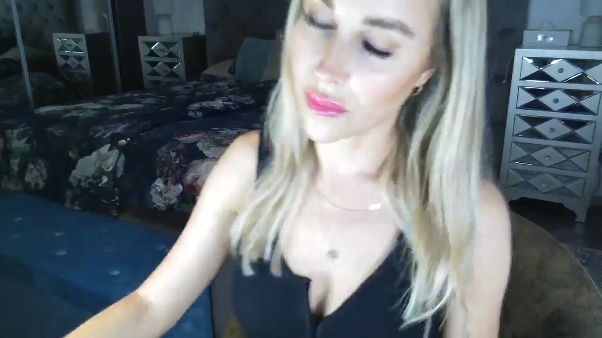 Gallery image thumbnail from CocoMia's myfreecams stream on, 05/05/2025, 08:07 image 8 of 20