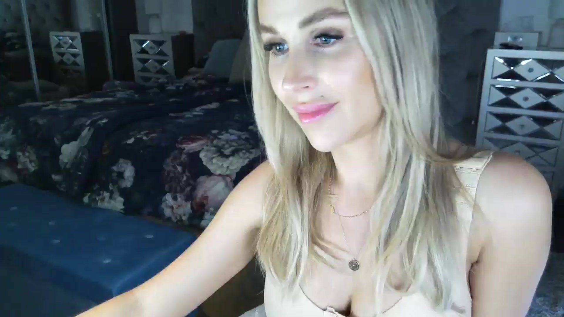 Gallery image thumbnail from CocoMia's myfreecams stream on, 05/07/2025, 08:36 image 9 of 20