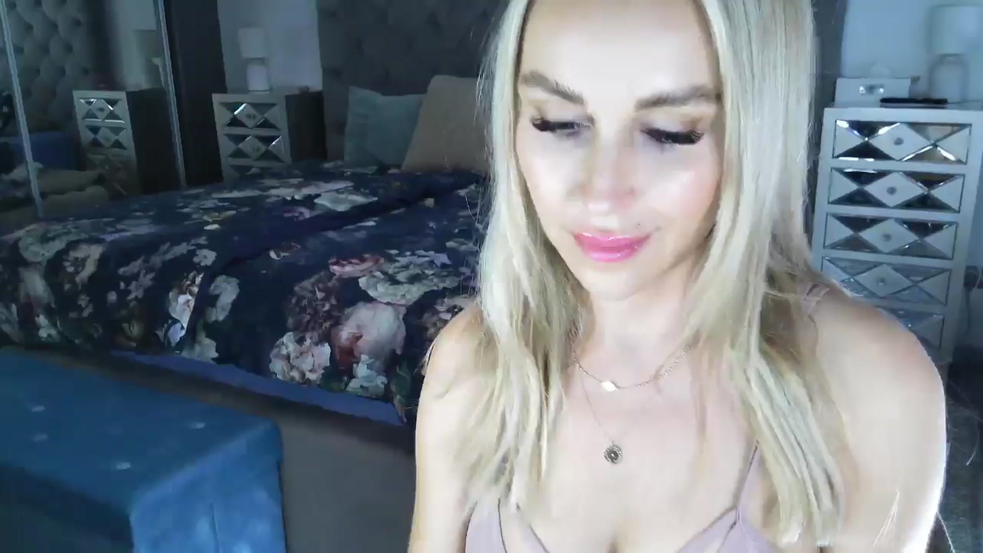 Gallery image thumbnail from CocoMia's myfreecams stream on, 05/13/2025, 12:42 image 12 of 20