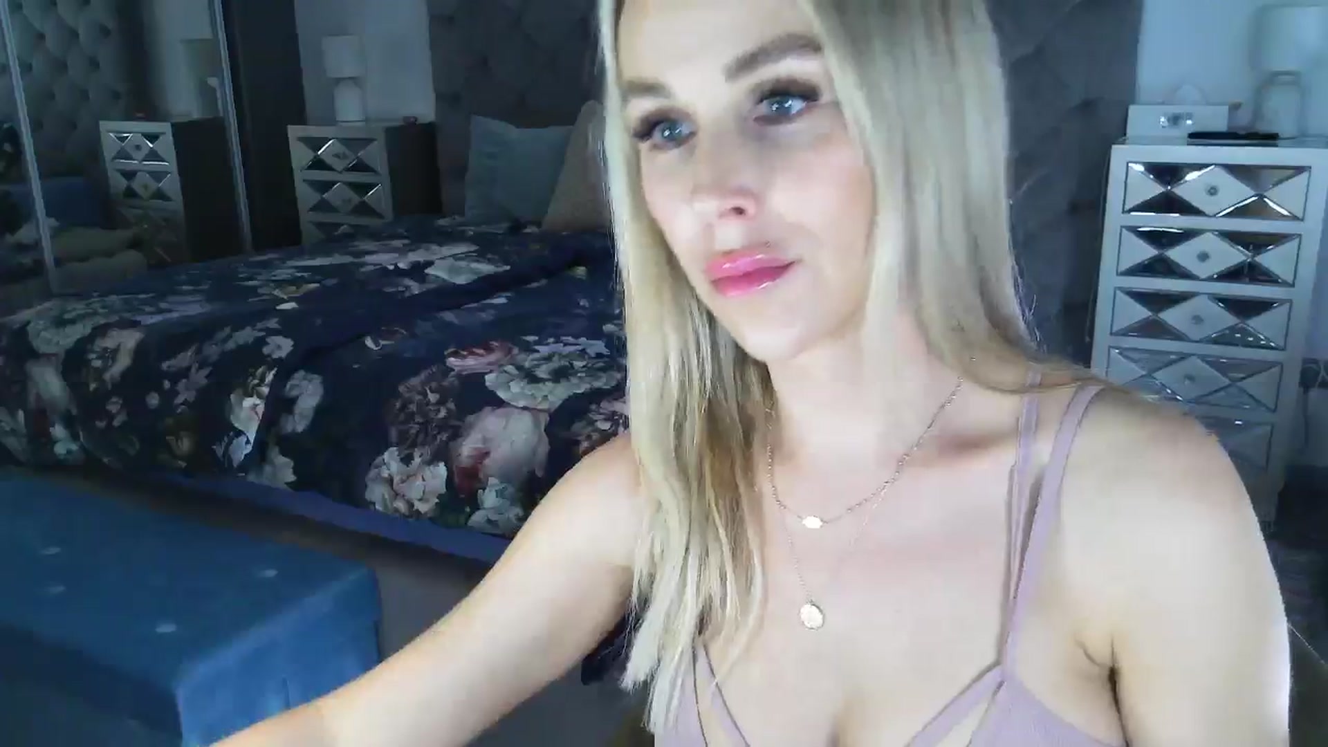 Gallery image thumbnail from CocoMia's myfreecams stream on, 05/13/2025, 12:42 image 17 of 20