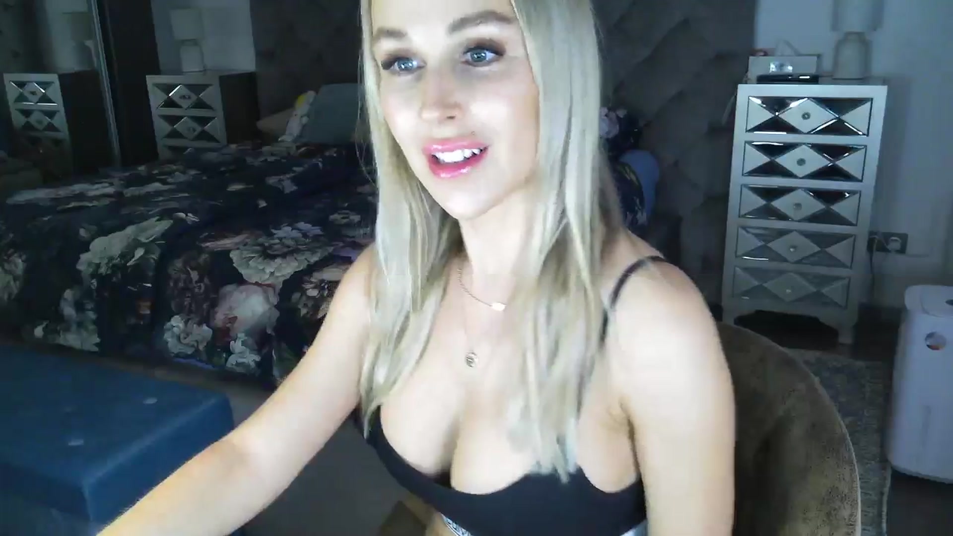 Gallery image thumbnail from CocoMia's myfreecams stream on, 05/16/2025, 08:43 image 12 of 20