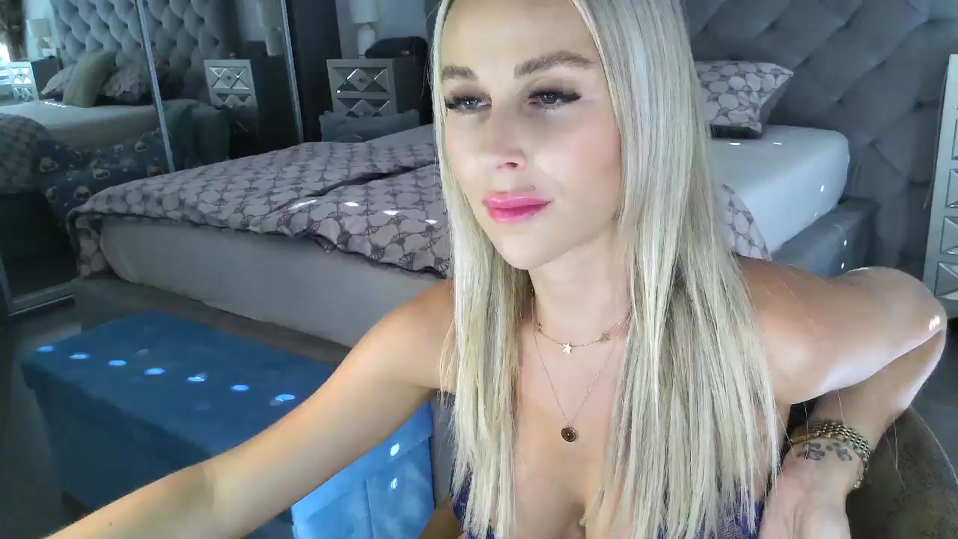 Gallery image thumbnail from CocoMia's myfreecams stream on, 08/20/2025, 14:50 image 11 of 20