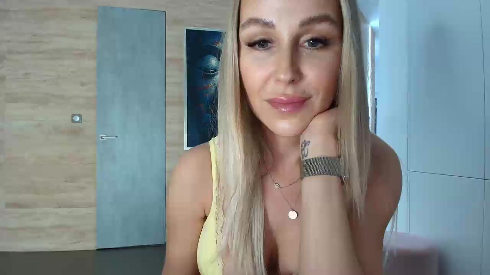 Gallery image thumbnail from CocoMia's myfreecams stream on, 05/13/2026, 07:51 image 2 of 20