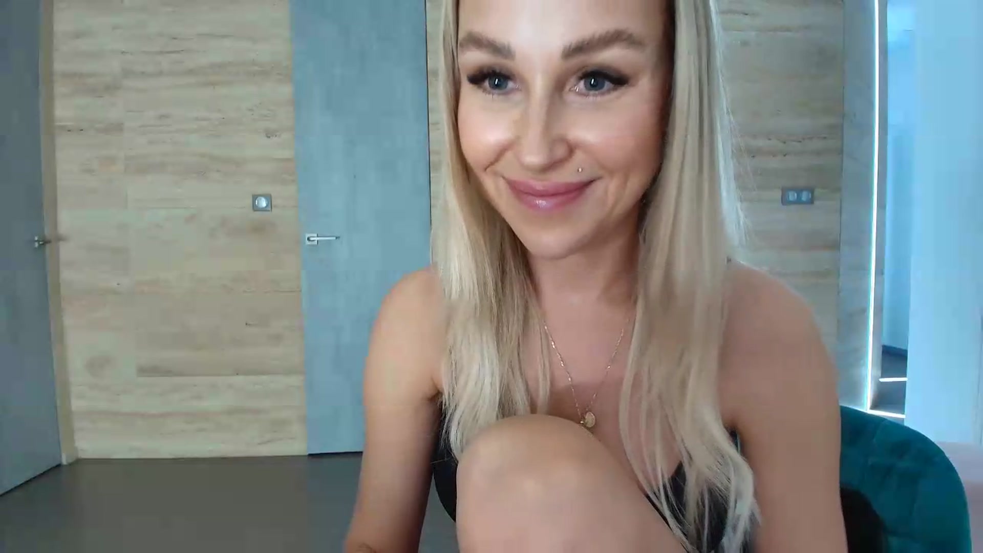 Gallery image thumbnail from CocoMia's myfreecams stream on, 05/23/2026, 07:57 image 17 of 20