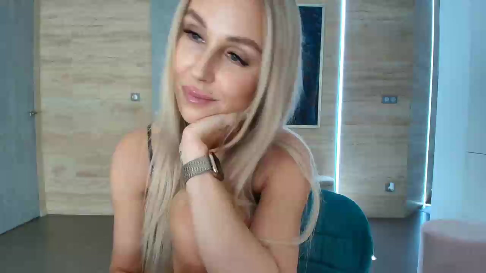 Gallery image thumbnail from CocoMia's myfreecams stream on, 09/04/2026, 12:17 image 16 of 20
