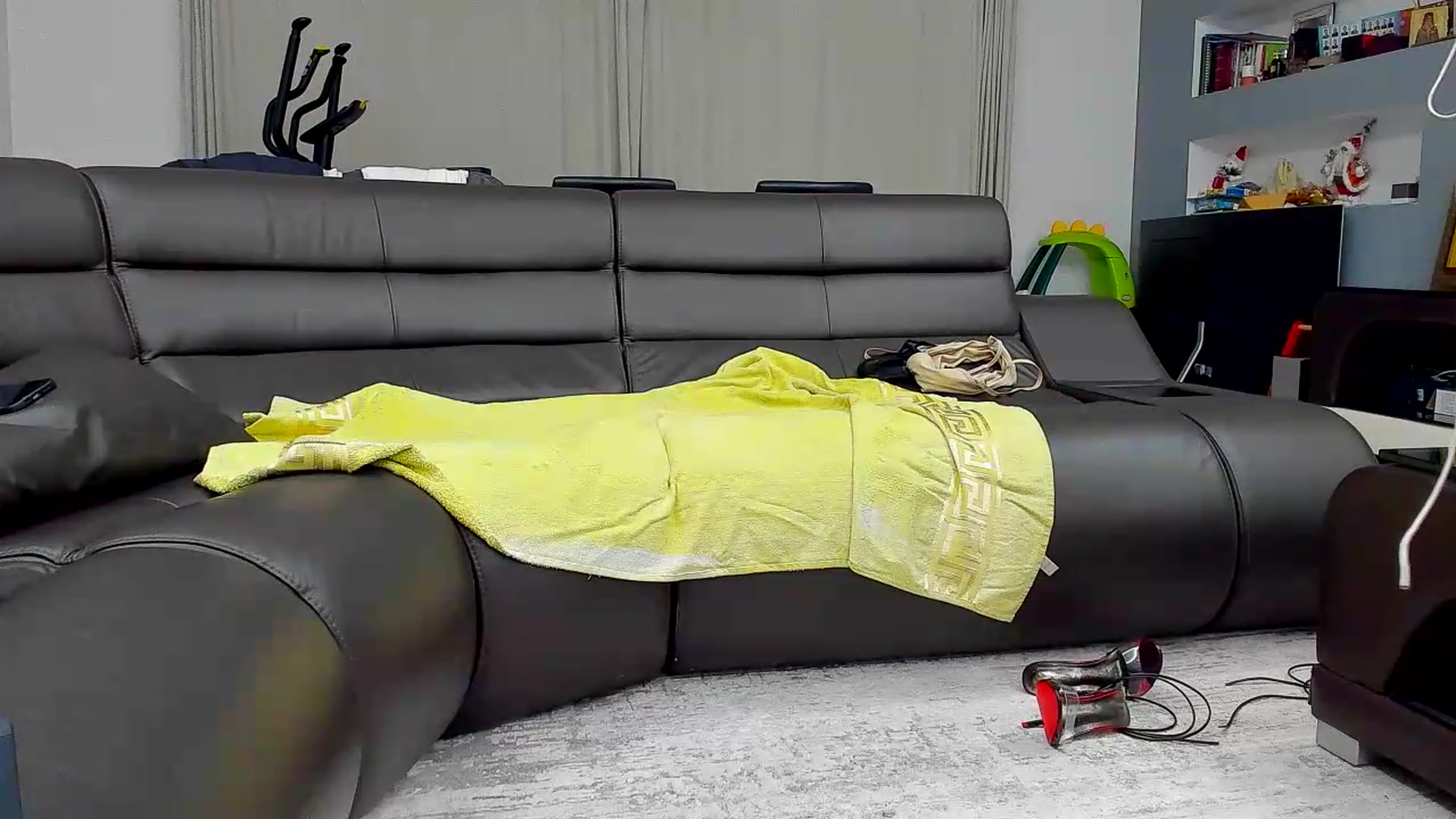 Gallery image thumbnail from CocoTease's myfreecams stream on, 06/25/2026, 22:38 image 14 of 20