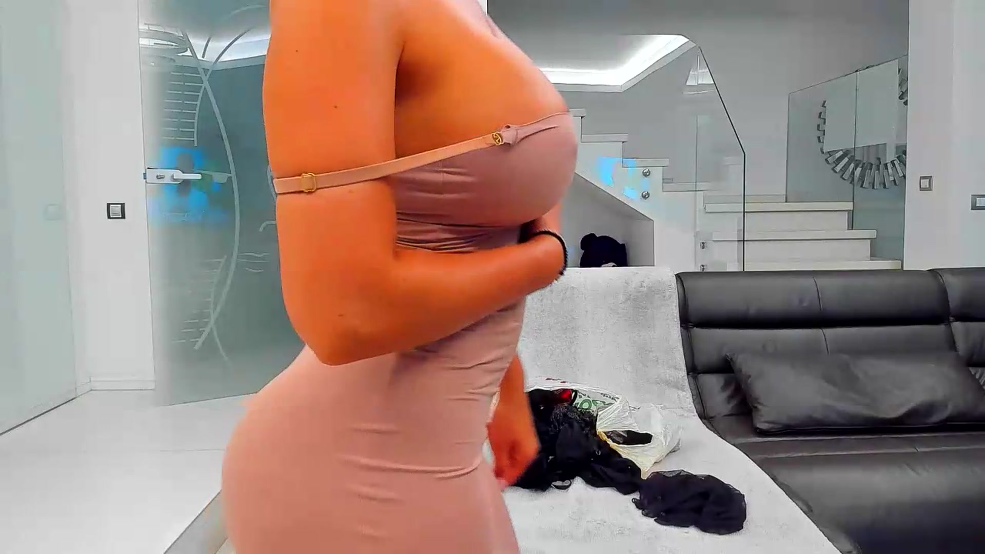 Gallery image thumbnail from CocoTease's myfreecams stream on, 08/18/2026, 23:31 image 11 of 20