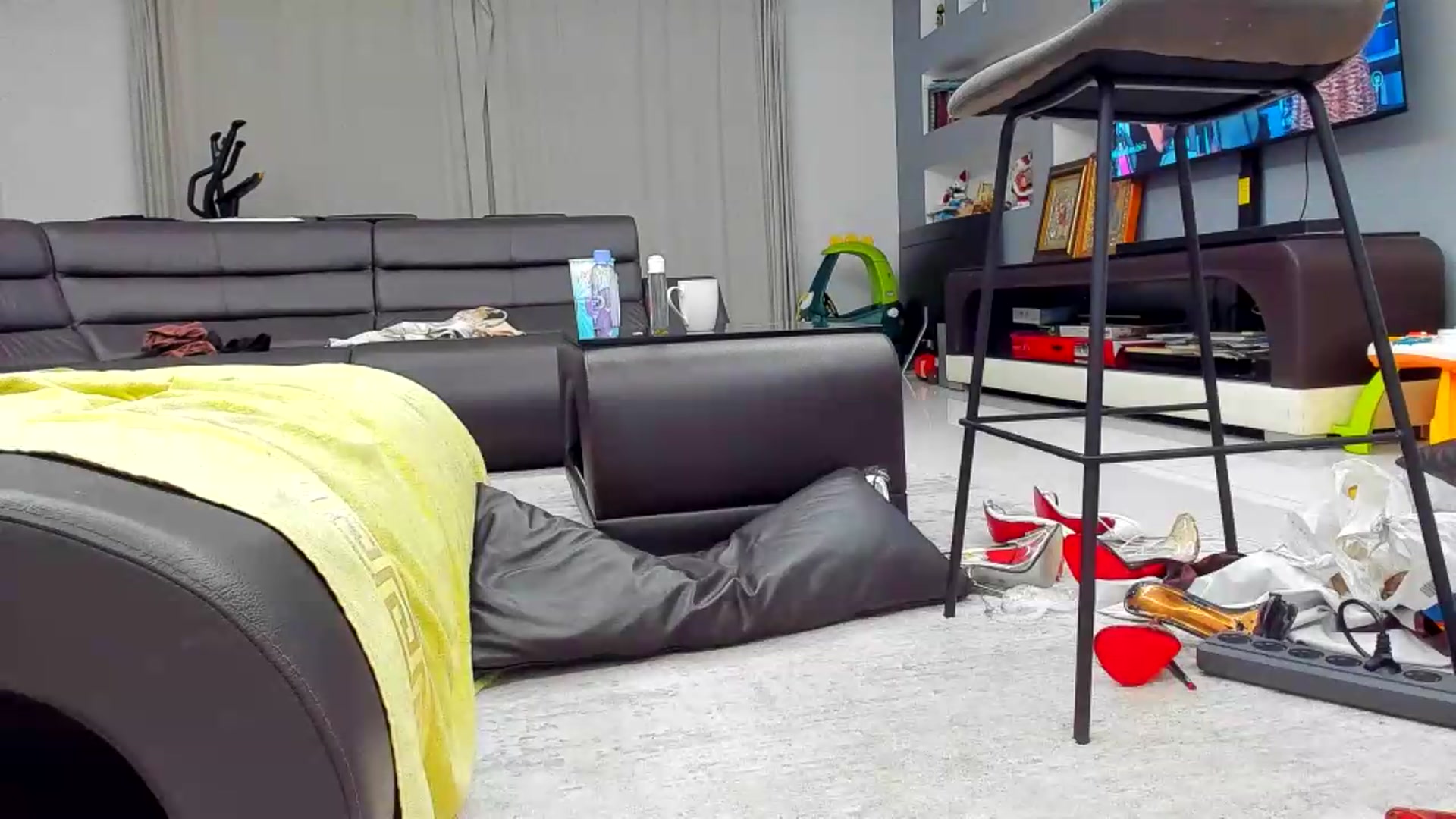 Gallery image thumbnail from CocoTease's myfreecams stream on, 08/20/2026, 24:05 image 2 of 20