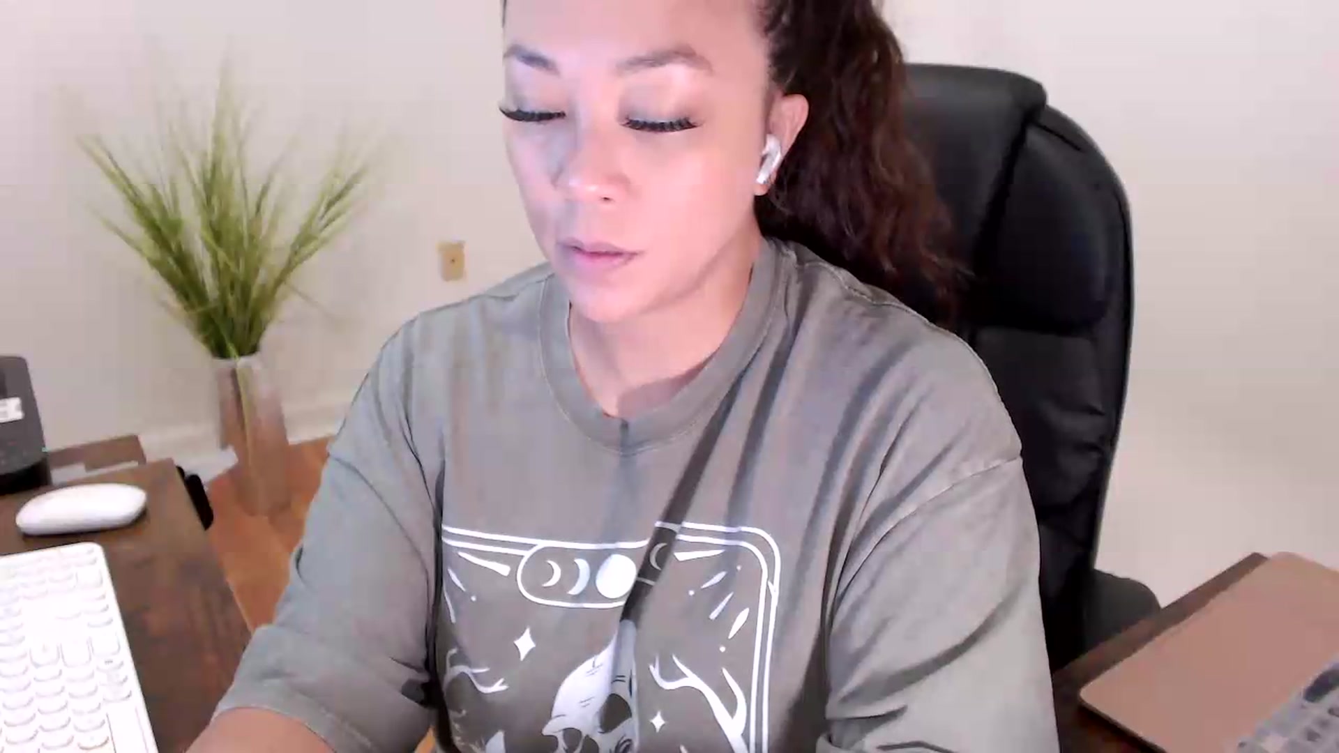 Gallery image thumbnail from CoconutCreme's myfreecams stream on, 07/27/2026, 13:25 image 11 of 20
