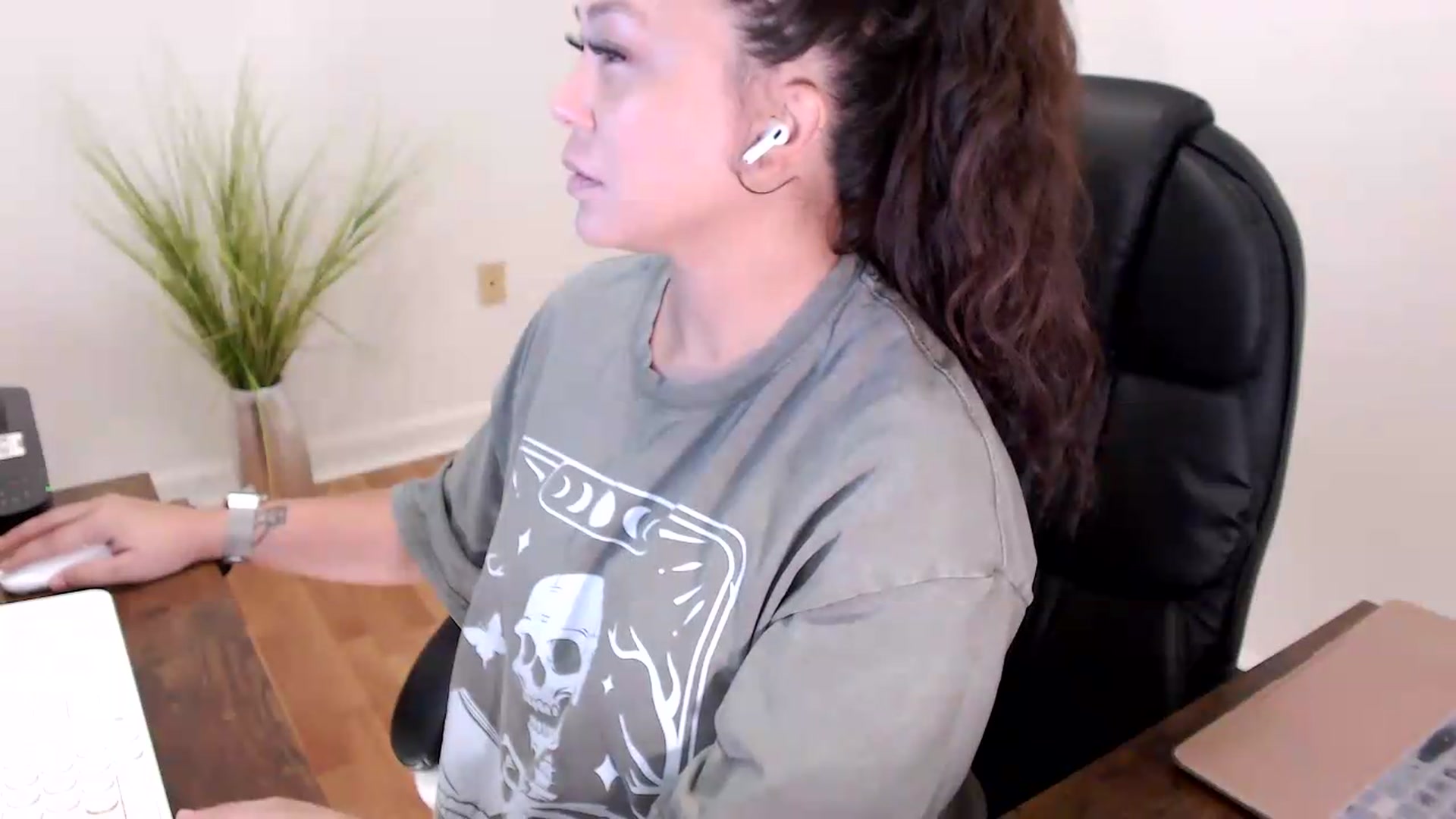 Gallery image thumbnail from CoconutCreme's myfreecams stream on, 07/27/2026, 13:25 image 13 of 20