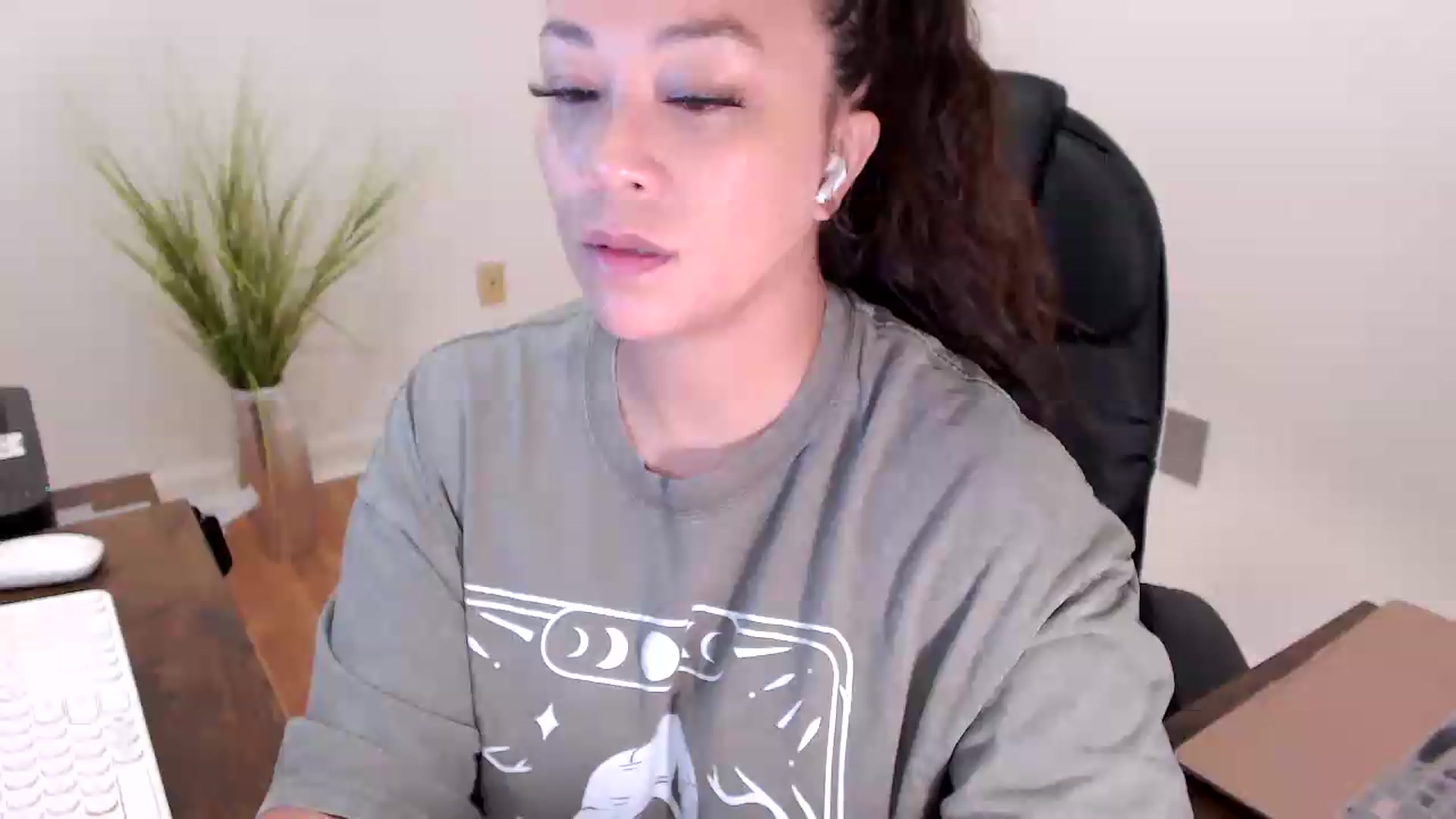 Gallery image thumbnail from CoconutCreme's myfreecams stream on, 07/27/2026, 13:25 image 1 of 20