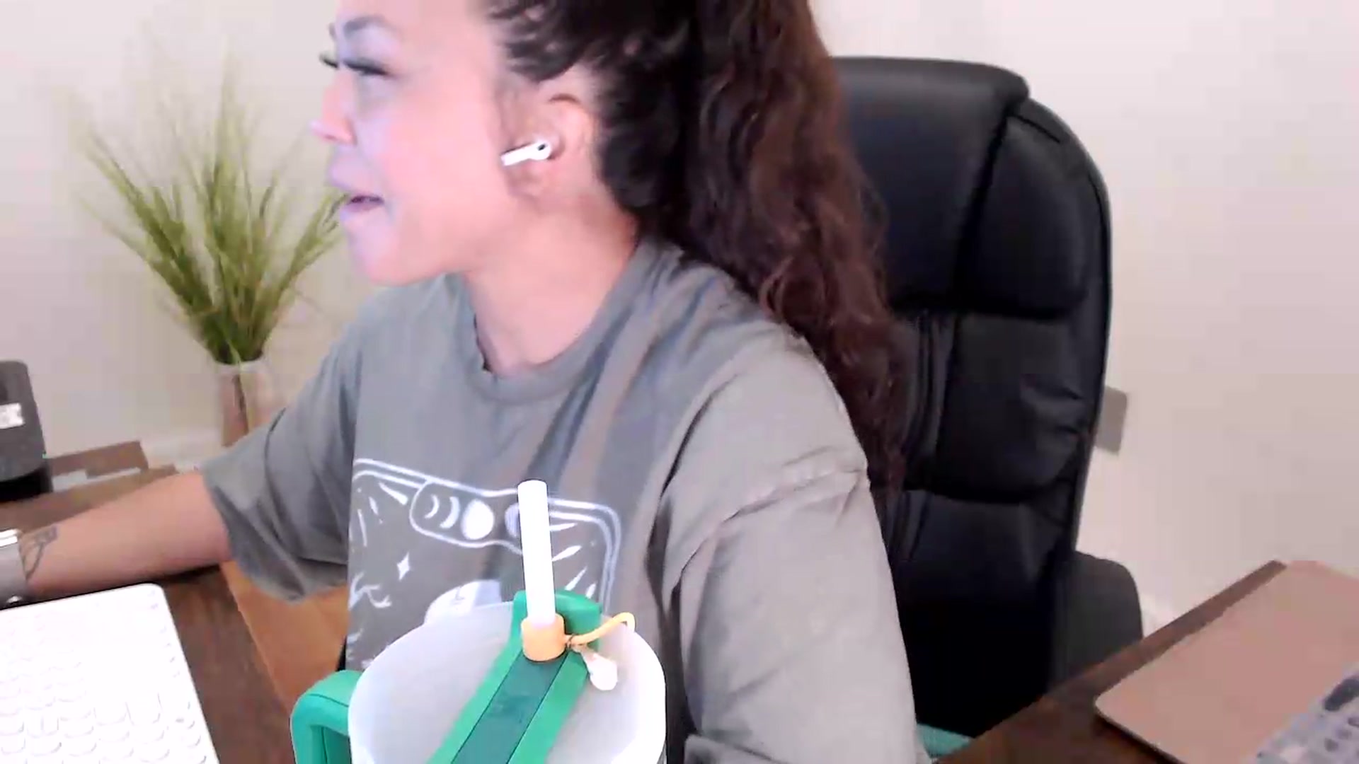 Gallery image thumbnail from CoconutCreme's myfreecams stream on, 07/27/2026, 13:54 image 12 of 20