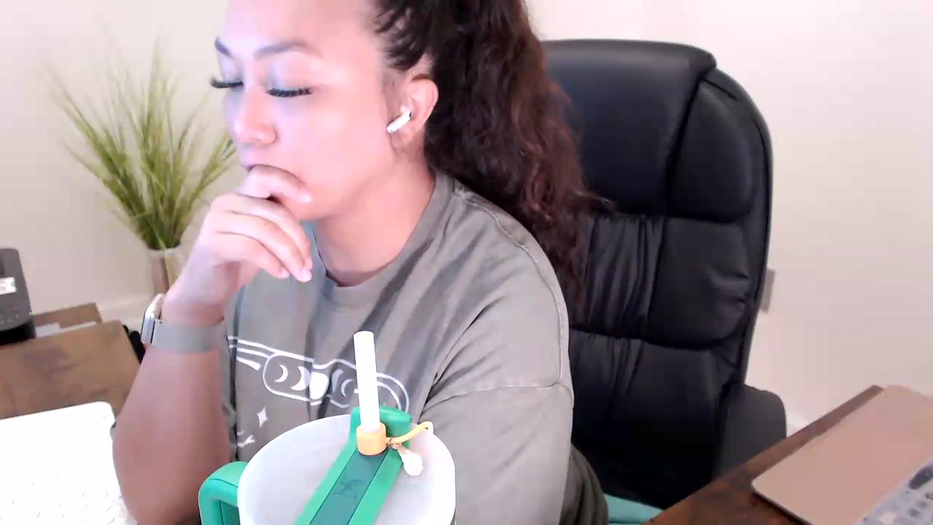 Gallery image thumbnail from CoconutCreme's myfreecams stream on, 07/27/2026, 13:54 image 15 of 20