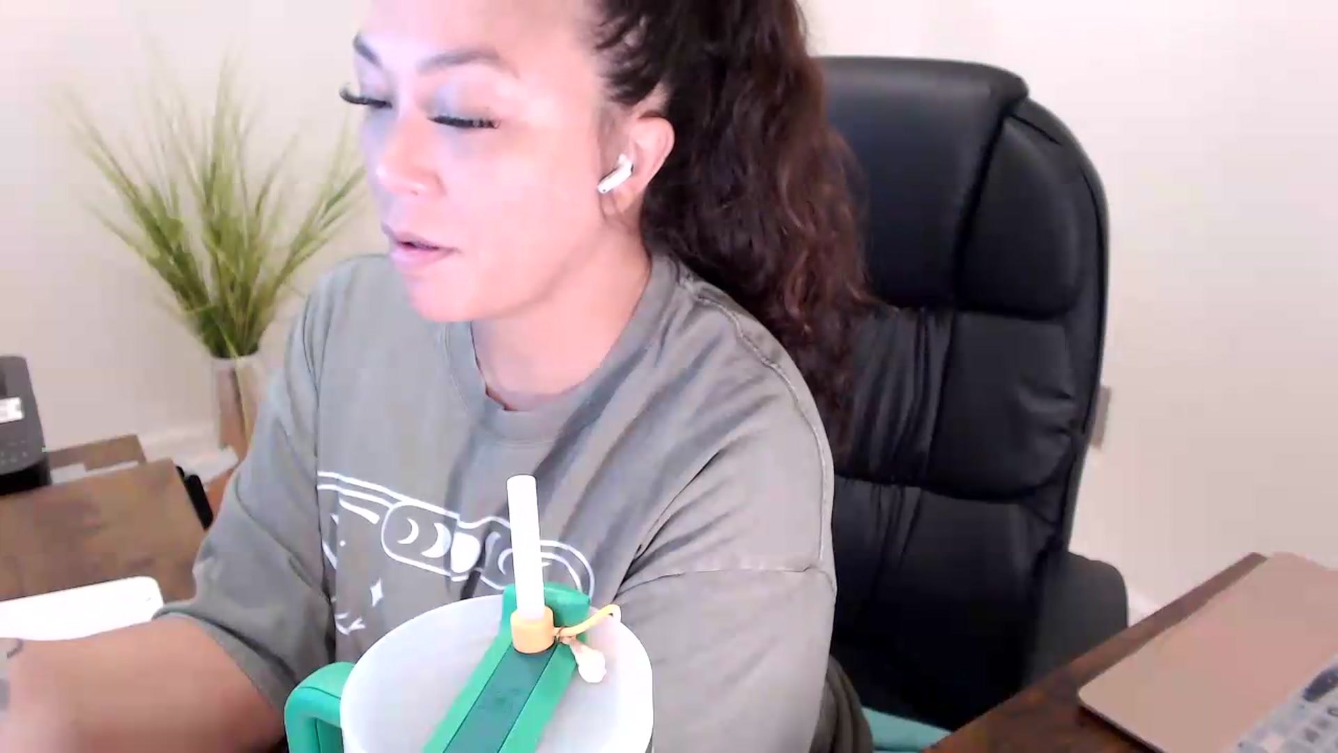 Gallery image thumbnail from CoconutCreme's myfreecams stream on, 07/27/2026, 13:54 image 17 of 20