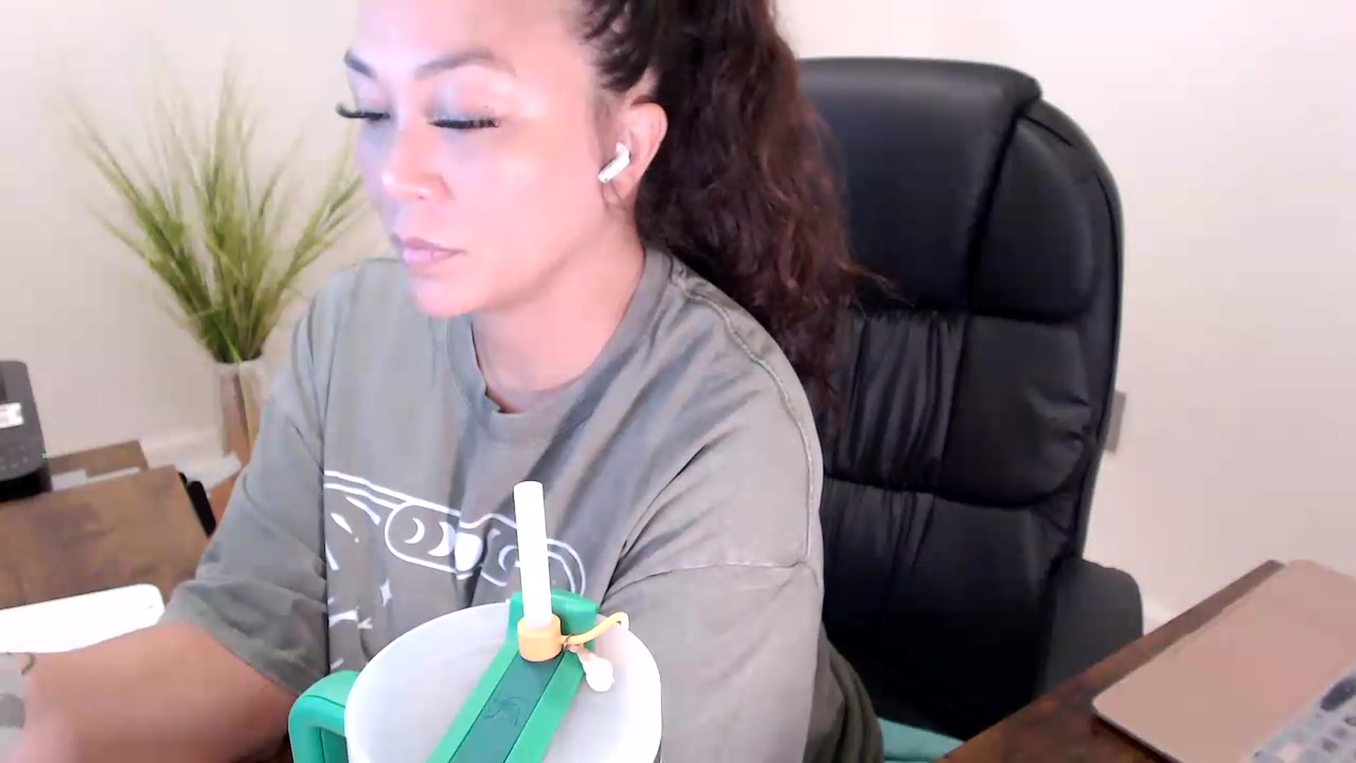 Gallery image thumbnail from CoconutCreme's myfreecams stream on, 07/27/2026, 13:54 image 19 of 20