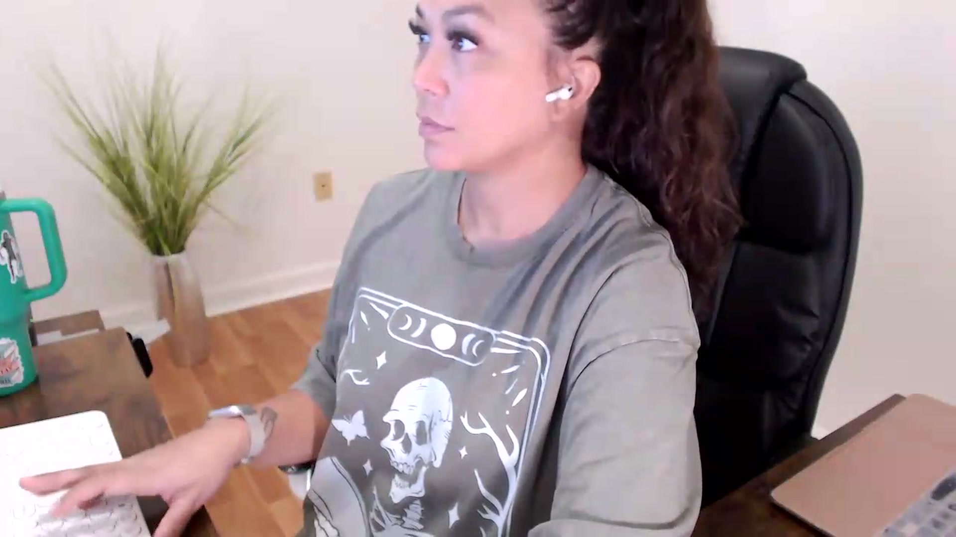 Gallery image thumbnail from CoconutCreme's myfreecams stream on, 07/27/2026, 14:23 image 2 of 20