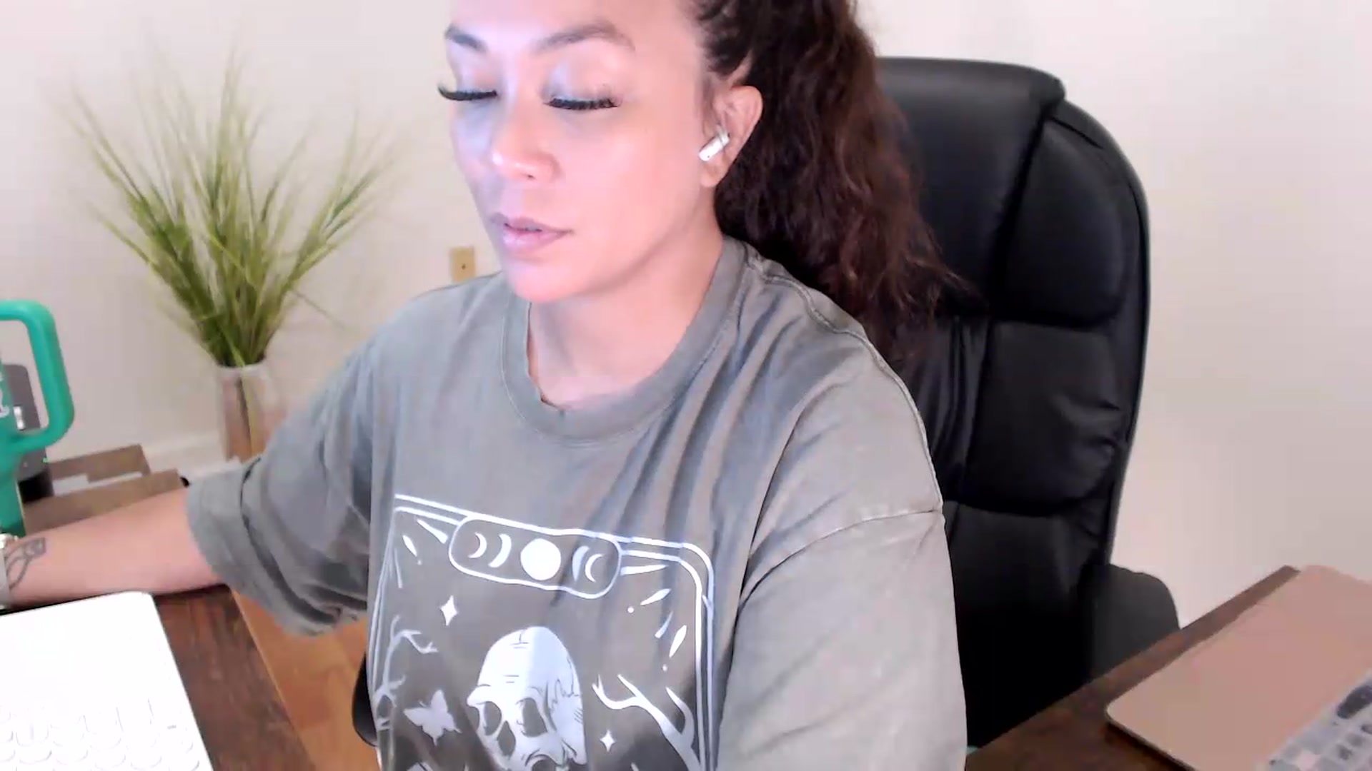 Gallery image thumbnail from CoconutCreme's myfreecams stream on, 07/27/2026, 14:23 image 8 of 20