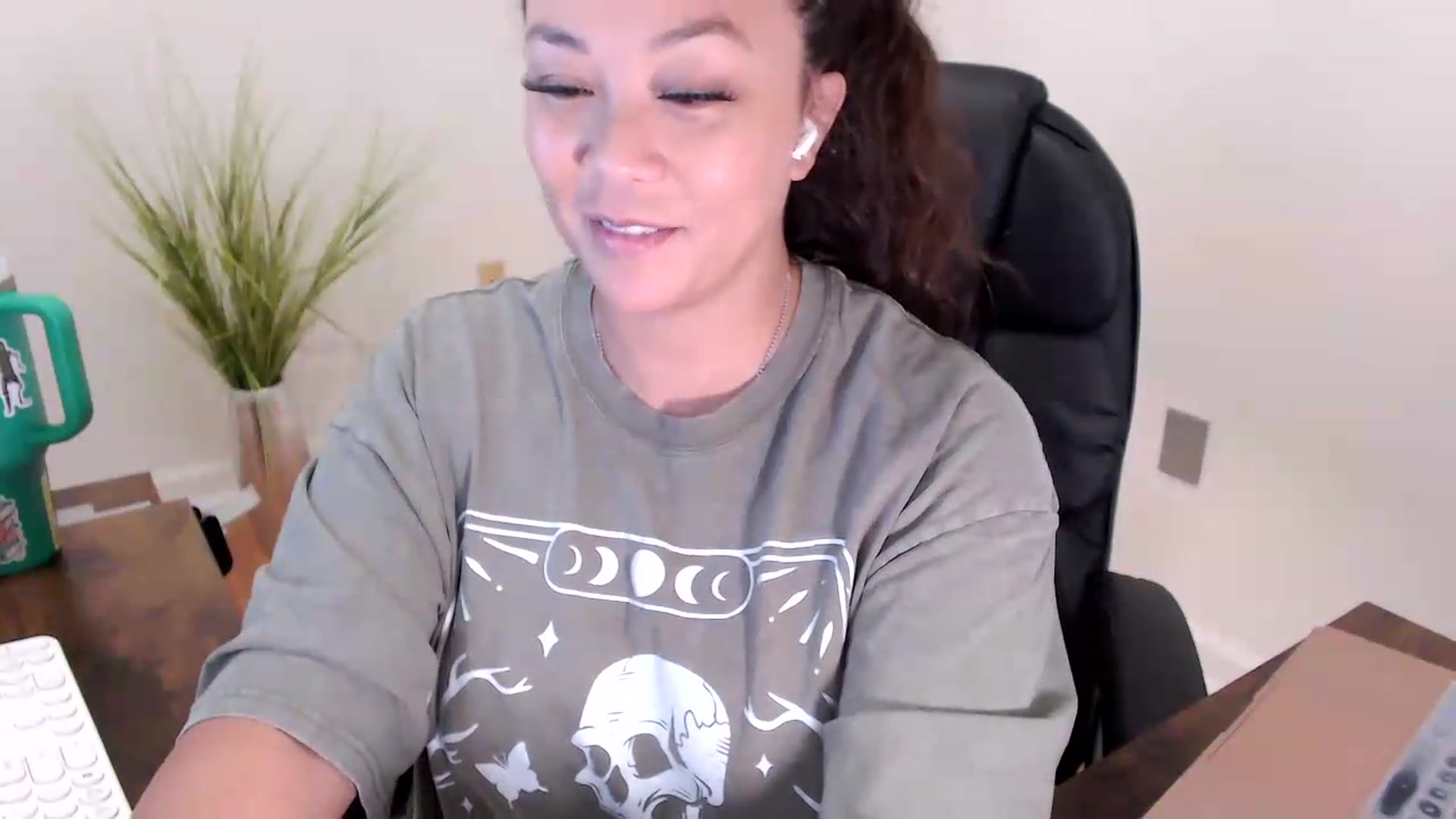 Gallery image thumbnail from CoconutCreme's myfreecams stream on, 07/27/2026, 15:53 image 2 of 20