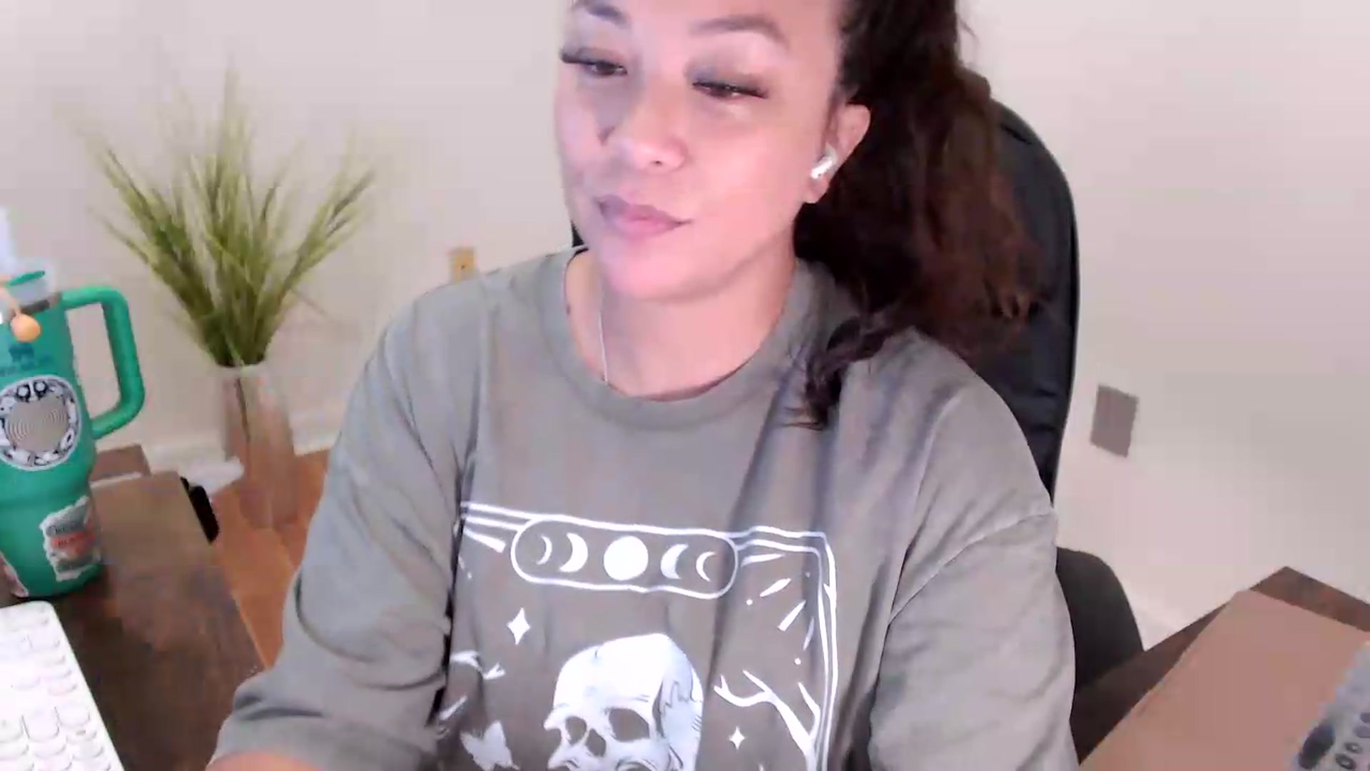 Gallery image thumbnail from CoconutCreme's myfreecams stream on, 07/27/2026, 15:53 image 18 of 20