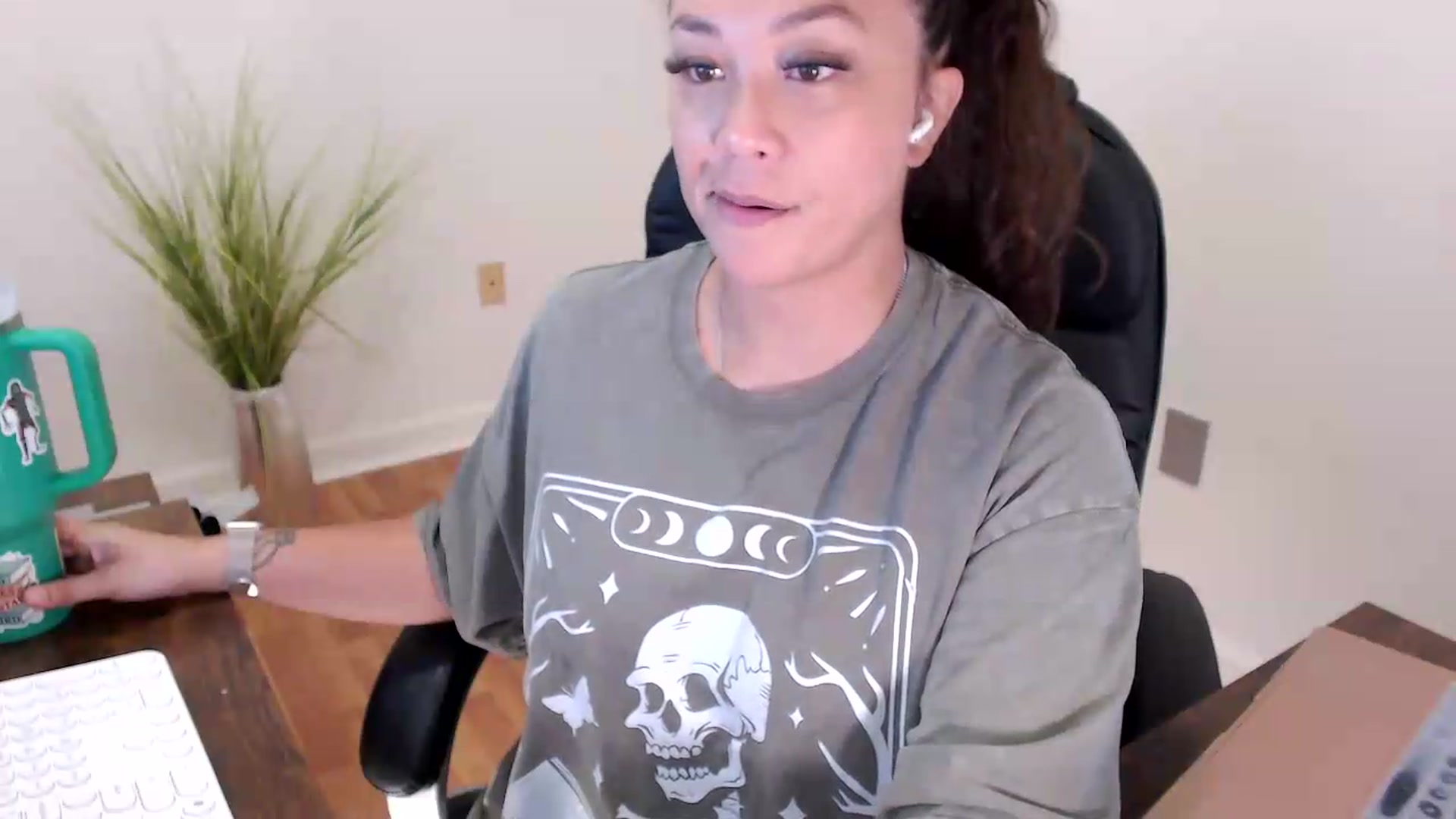 Gallery image thumbnail from CoconutCreme's myfreecams stream on, 07/27/2026, 17:03 image 11 of 20
