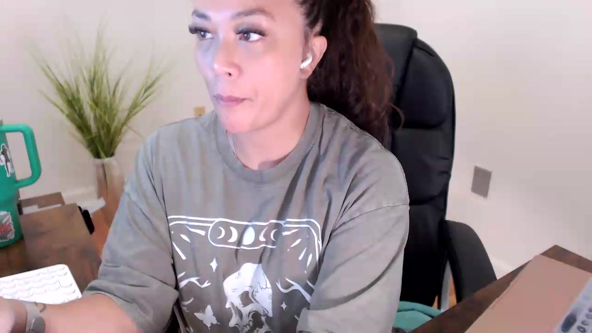 Gallery image thumbnail from CoconutCreme's myfreecams stream on, 07/27/2026, 17:03 image 9 of 20