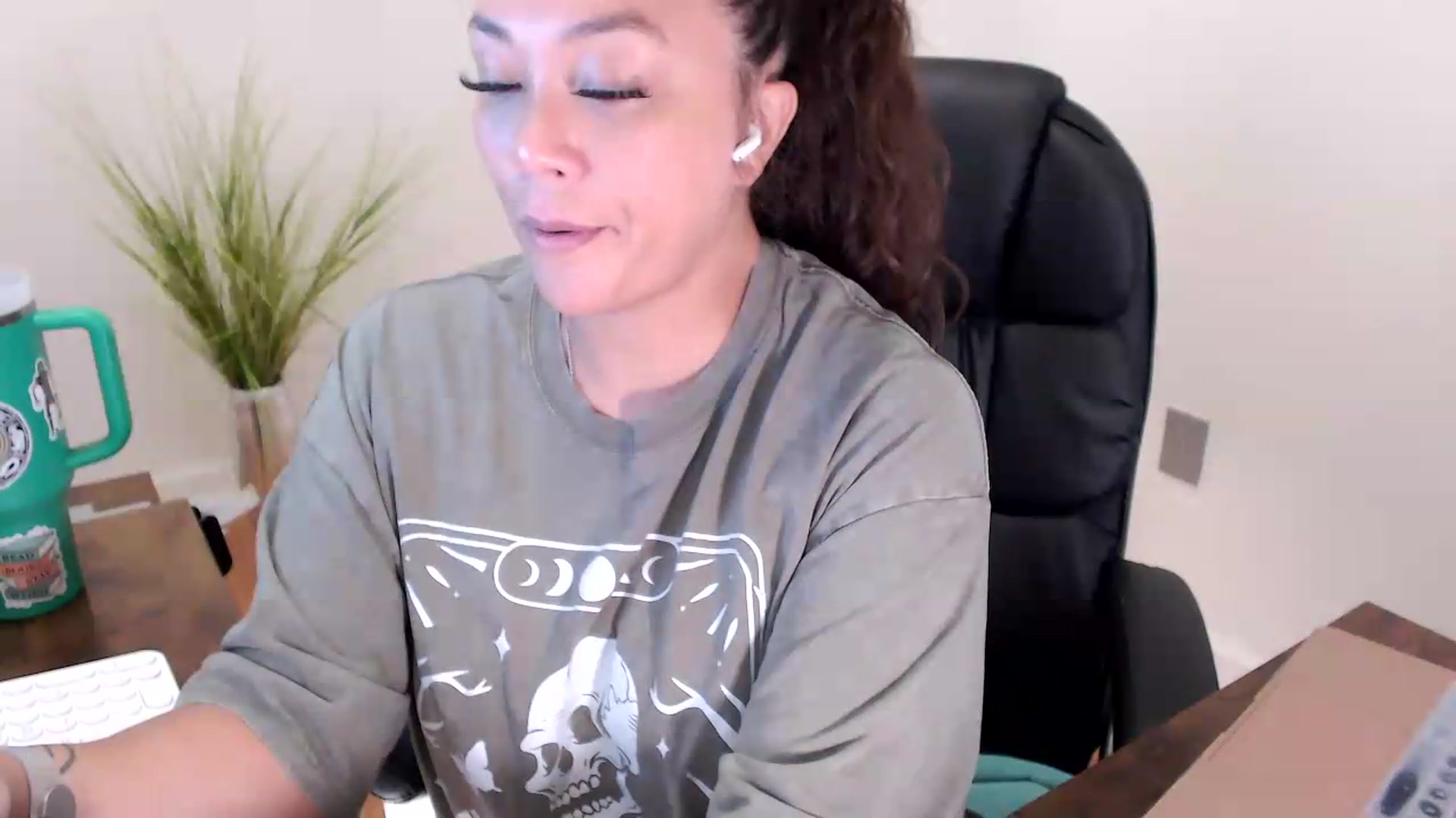Gallery image thumbnail from CoconutCreme's myfreecams stream on, 07/27/2026, 17:03 image 10 of 20