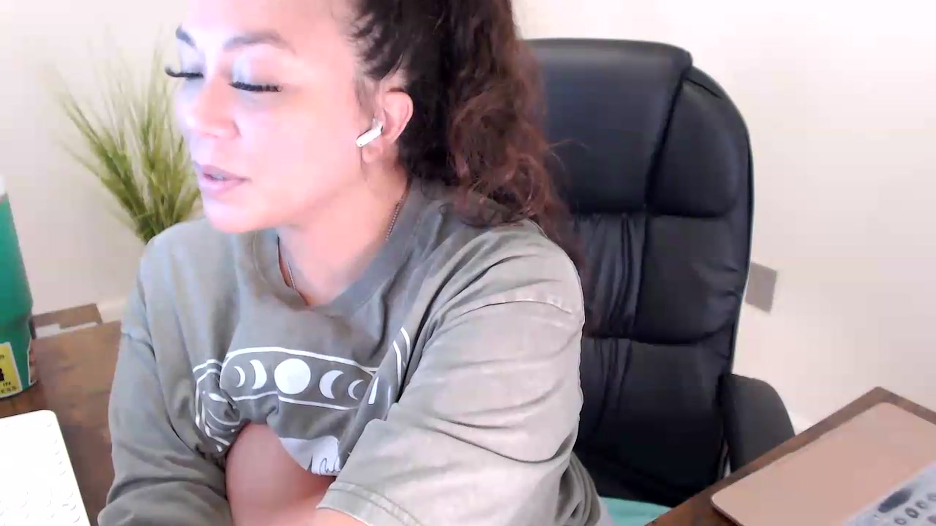 Gallery image thumbnail from CoconutCreme's myfreecams stream on, 07/27/2026, 19:34 image 2 of 20