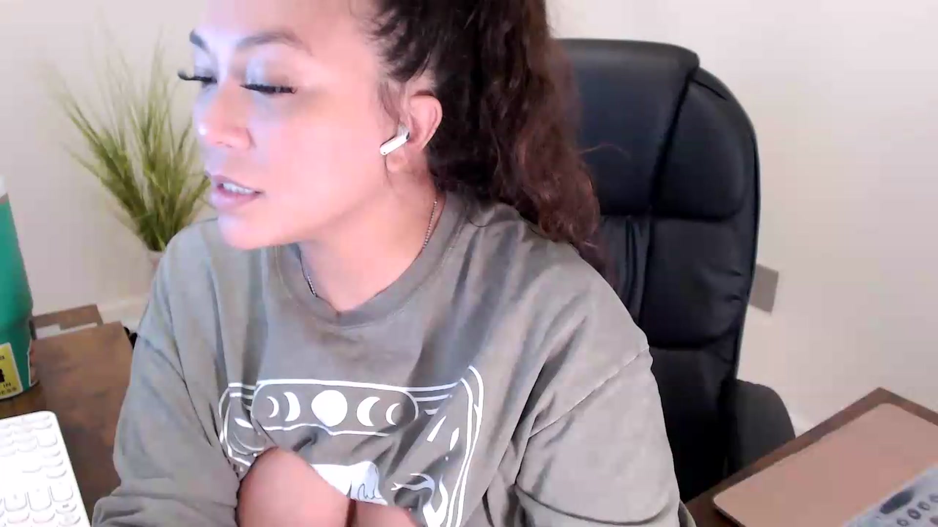 Gallery image thumbnail from CoconutCreme's myfreecams stream on, 07/27/2026, 19:34 image 8 of 20