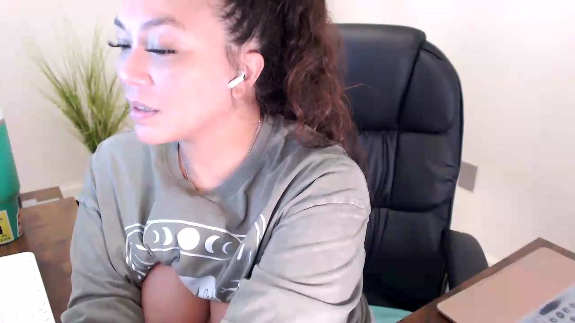 Gallery image thumbnail from CoconutCreme's myfreecams stream on, 07/27/2026, 19:34 image 3 of 20