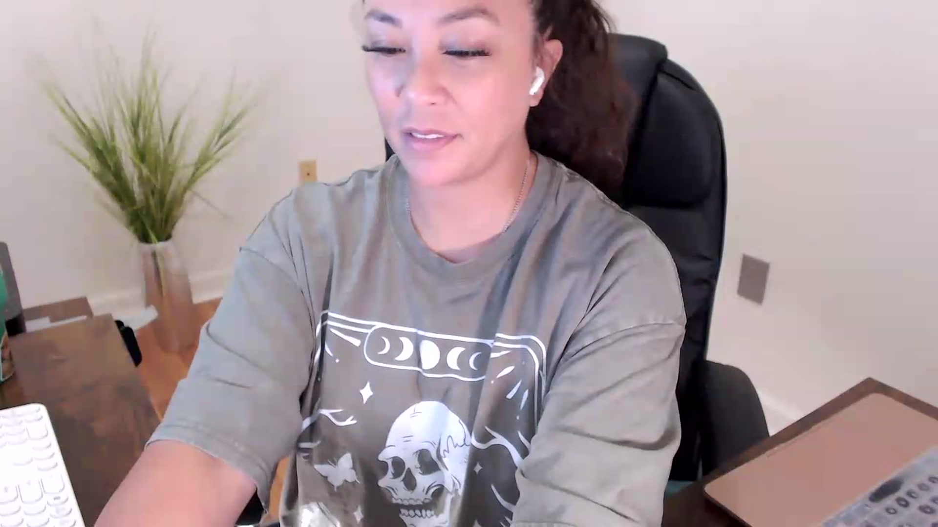 Gallery image thumbnail from CoconutCreme's myfreecams stream on, 07/27/2026, 20:37 image 4 of 20