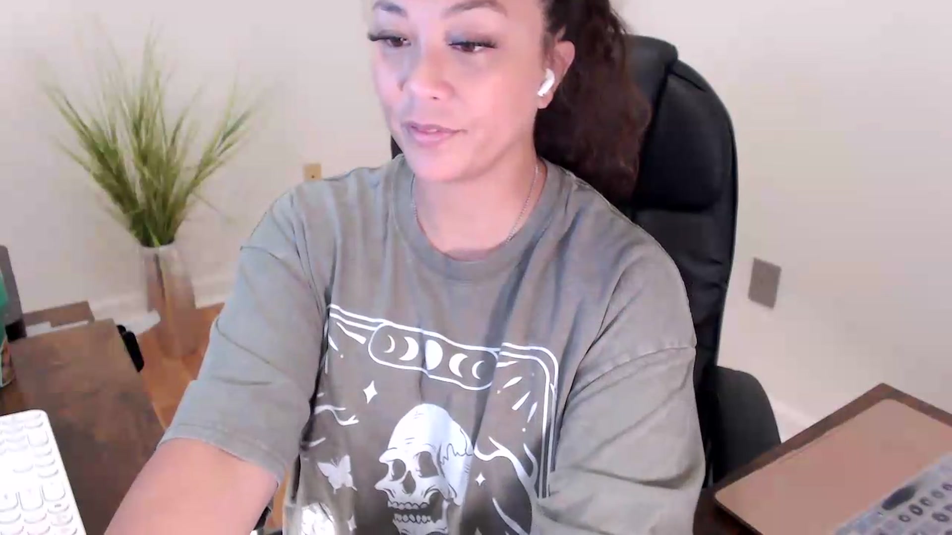 Gallery image thumbnail from CoconutCreme's myfreecams stream on, 07/27/2026, 20:37 image 3 of 20