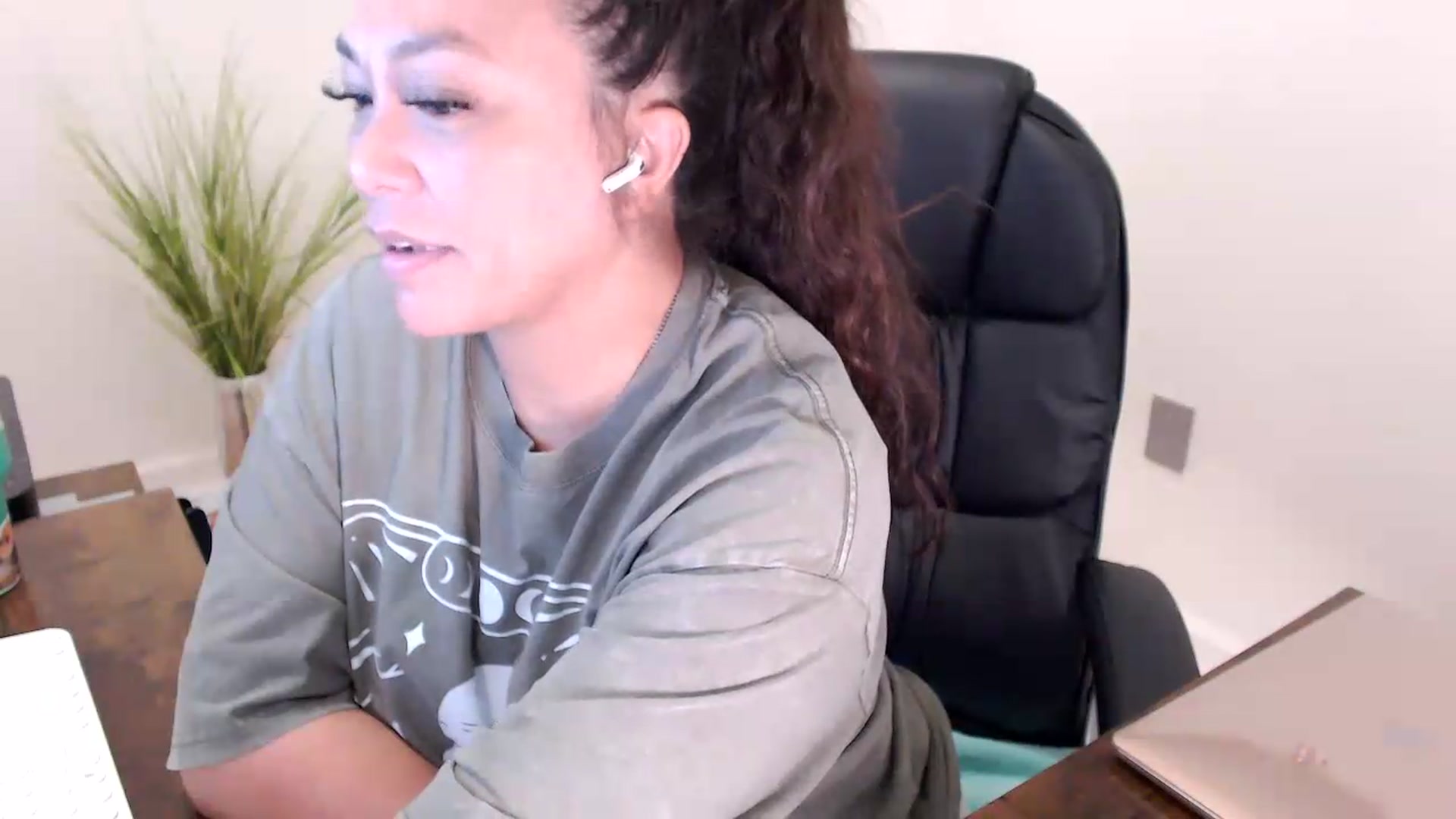 Gallery image thumbnail from CoconutCreme's myfreecams stream on, 07/27/2026, 20:37 image 19 of 20