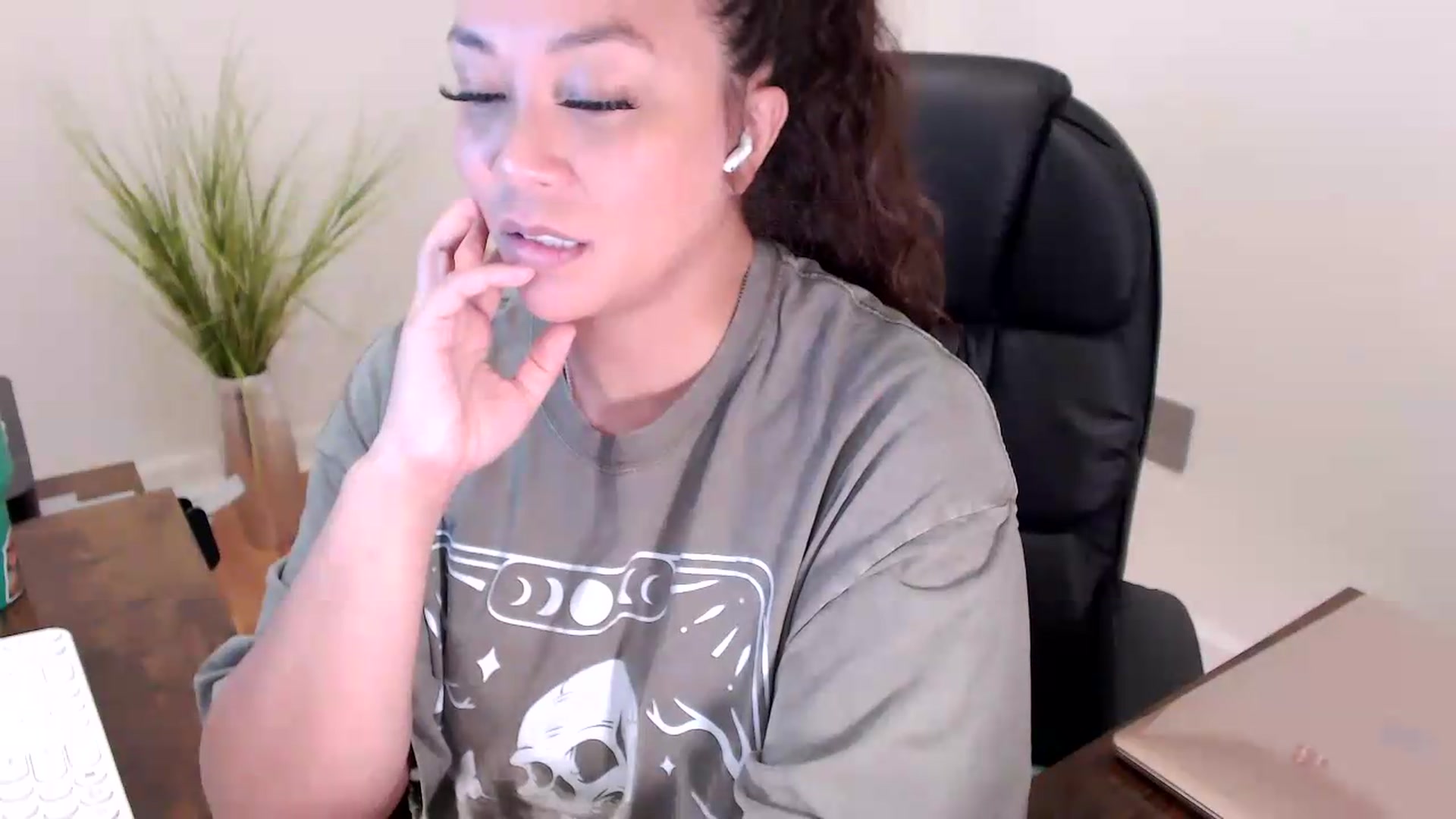 Gallery image thumbnail from CoconutCreme's myfreecams stream on, 07/27/2026, 20:37 image 15 of 20
