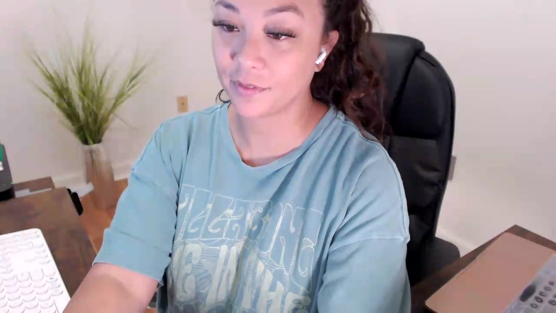 Gallery image thumbnail from CoconutCreme's myfreecams stream on, 07/28/2026, 14:30 image 4 of 20