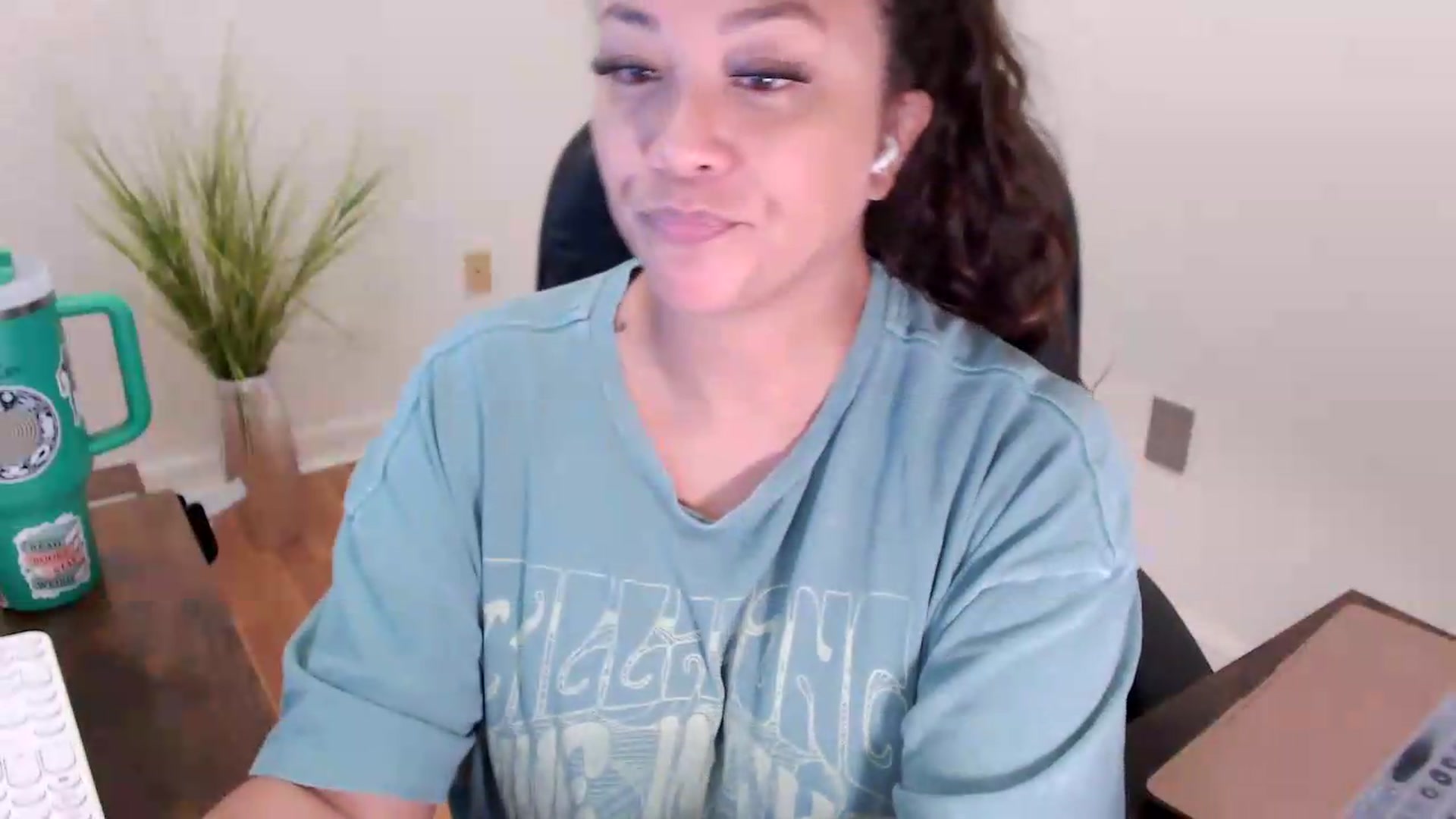 Gallery image thumbnail from CoconutCreme's myfreecams stream on, 07/28/2026, 15:10 image 17 of 20