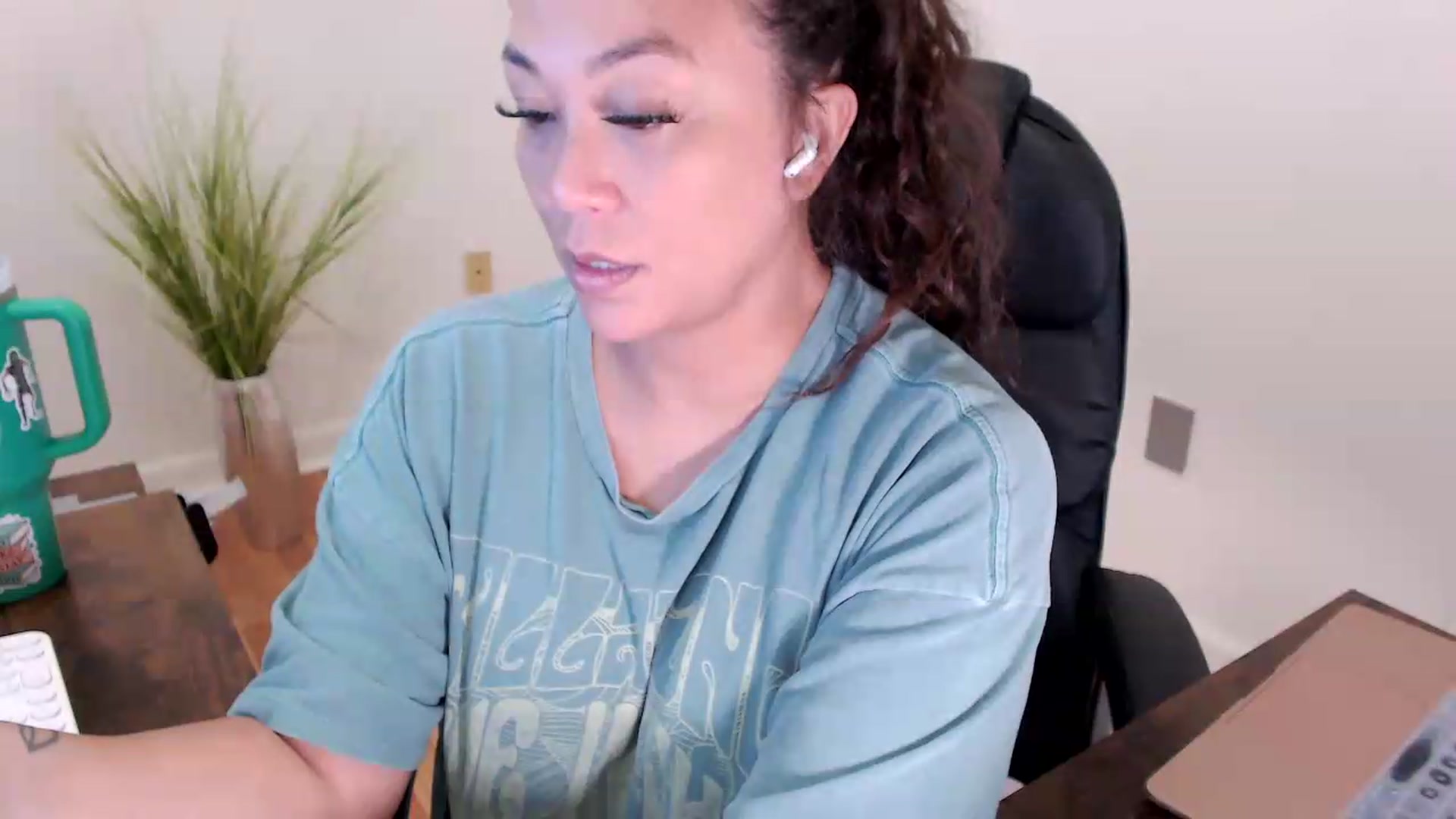 Gallery image thumbnail from CoconutCreme's myfreecams stream on, 07/28/2026, 15:10 image 15 of 20