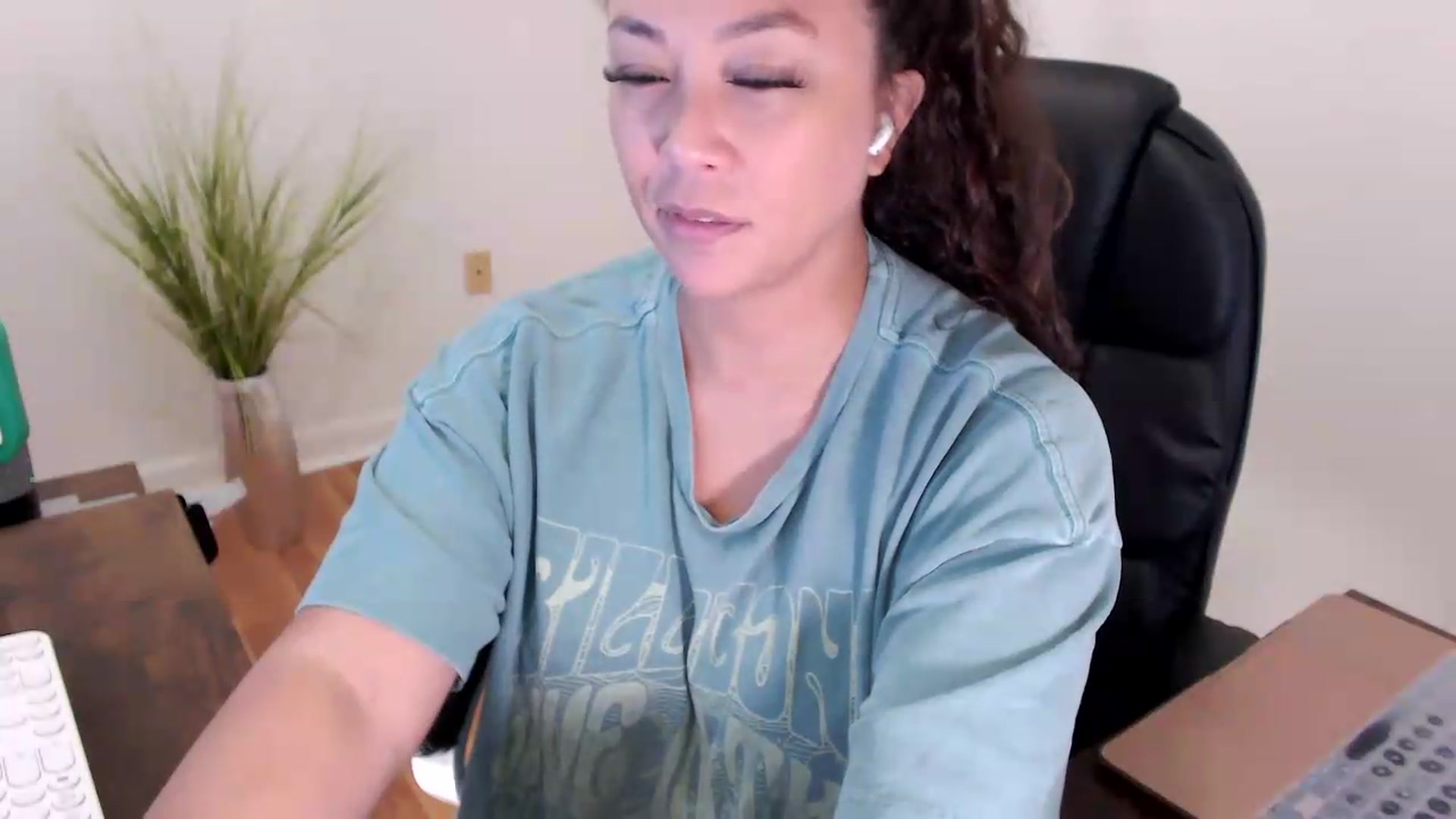 Gallery image thumbnail from CoconutCreme's myfreecams stream on, 07/28/2026, 15:44 image 6 of 20