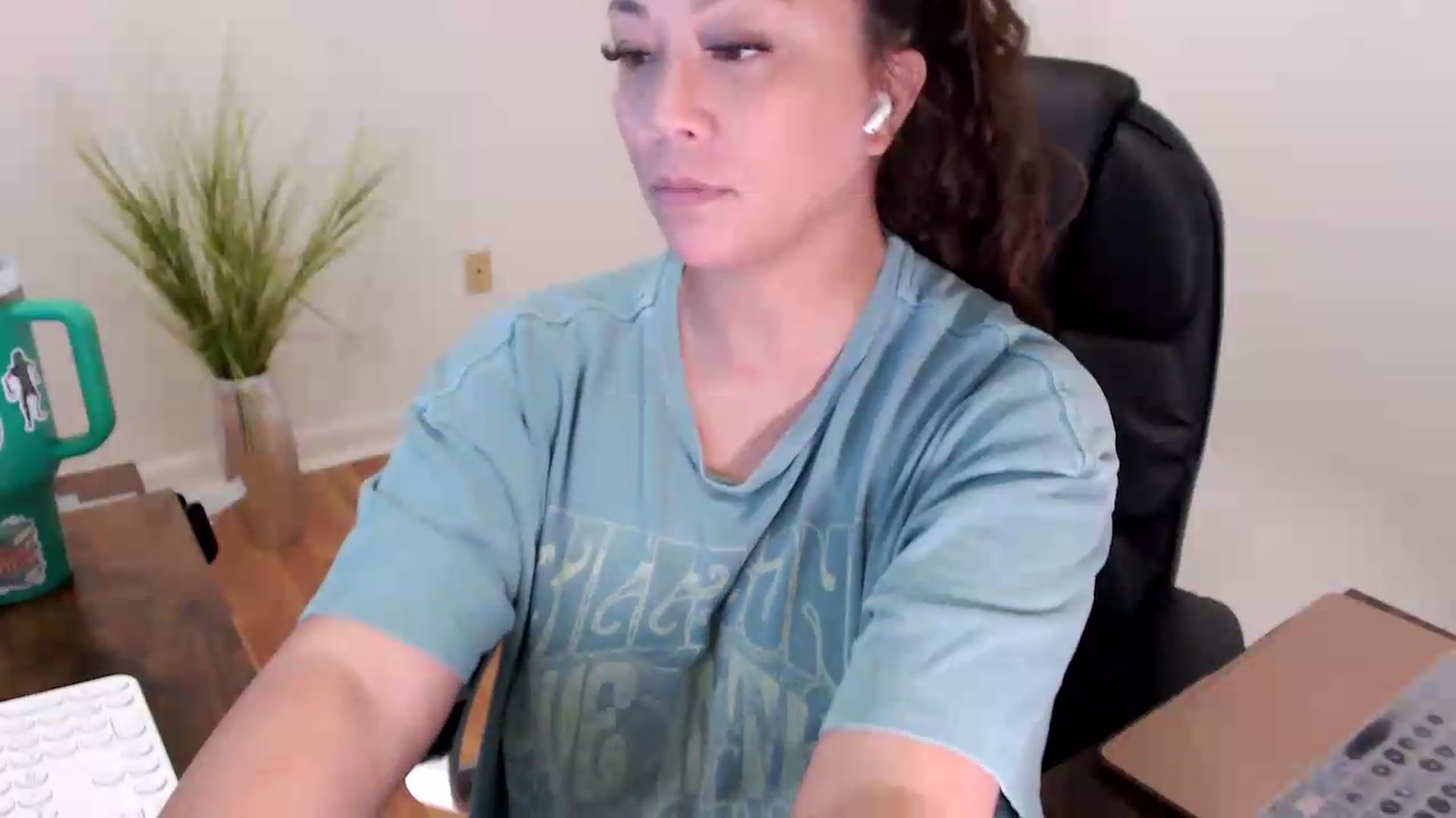 Gallery image thumbnail from CoconutCreme's myfreecams stream on, 07/28/2026, 15:44 image 17 of 20