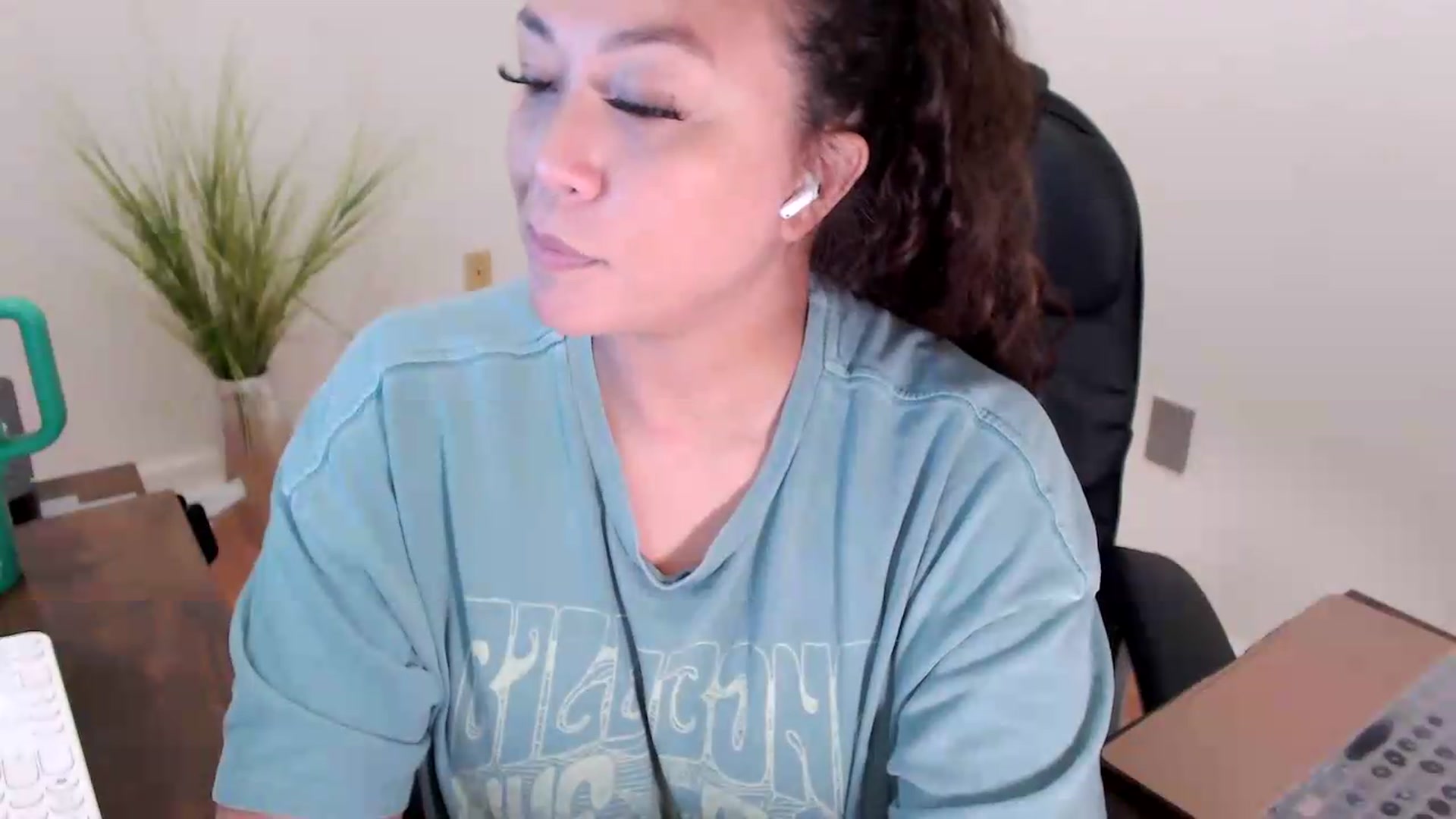 Gallery image thumbnail from CoconutCreme's myfreecams stream on, 07/28/2026, 15:44 image 10 of 20