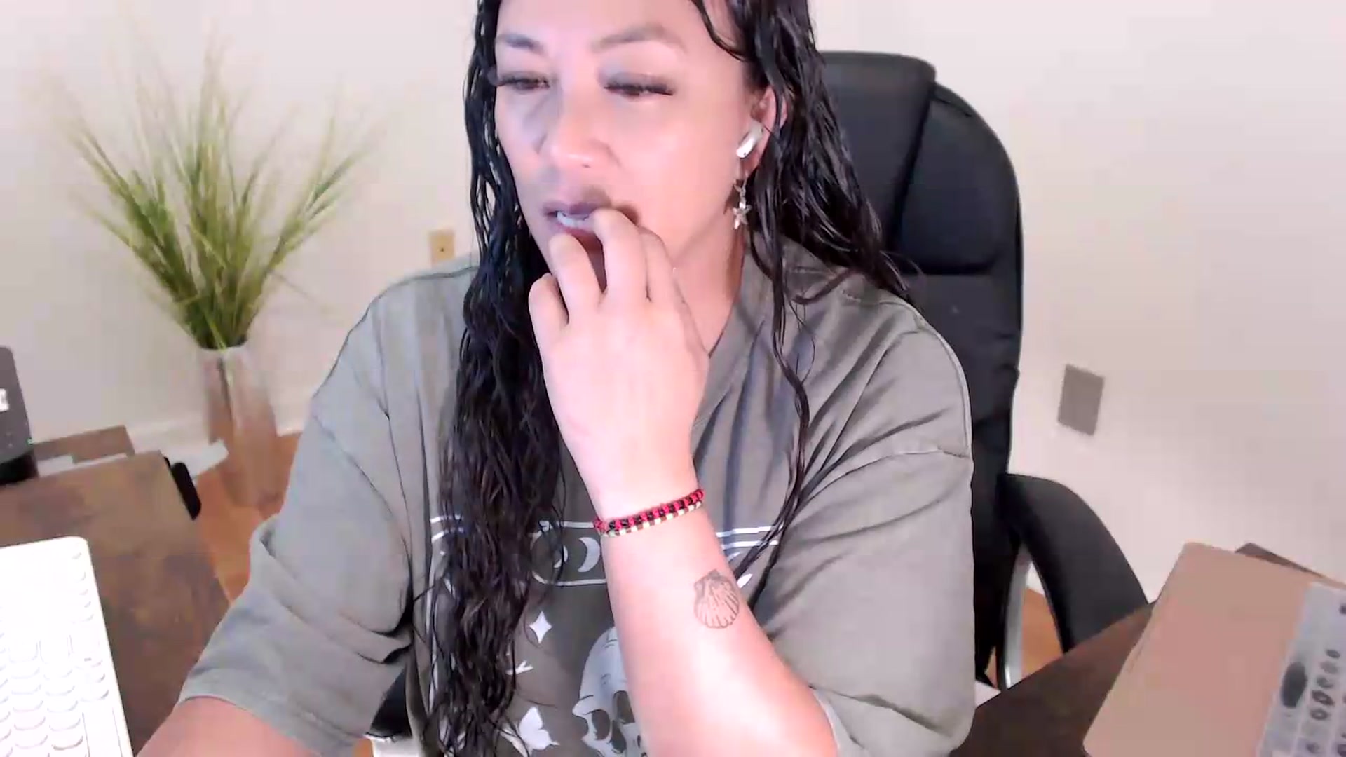 Gallery image thumbnail from CoconutCreme's myfreecams stream on, 08/07/2026, 16:59 image 15 of 20