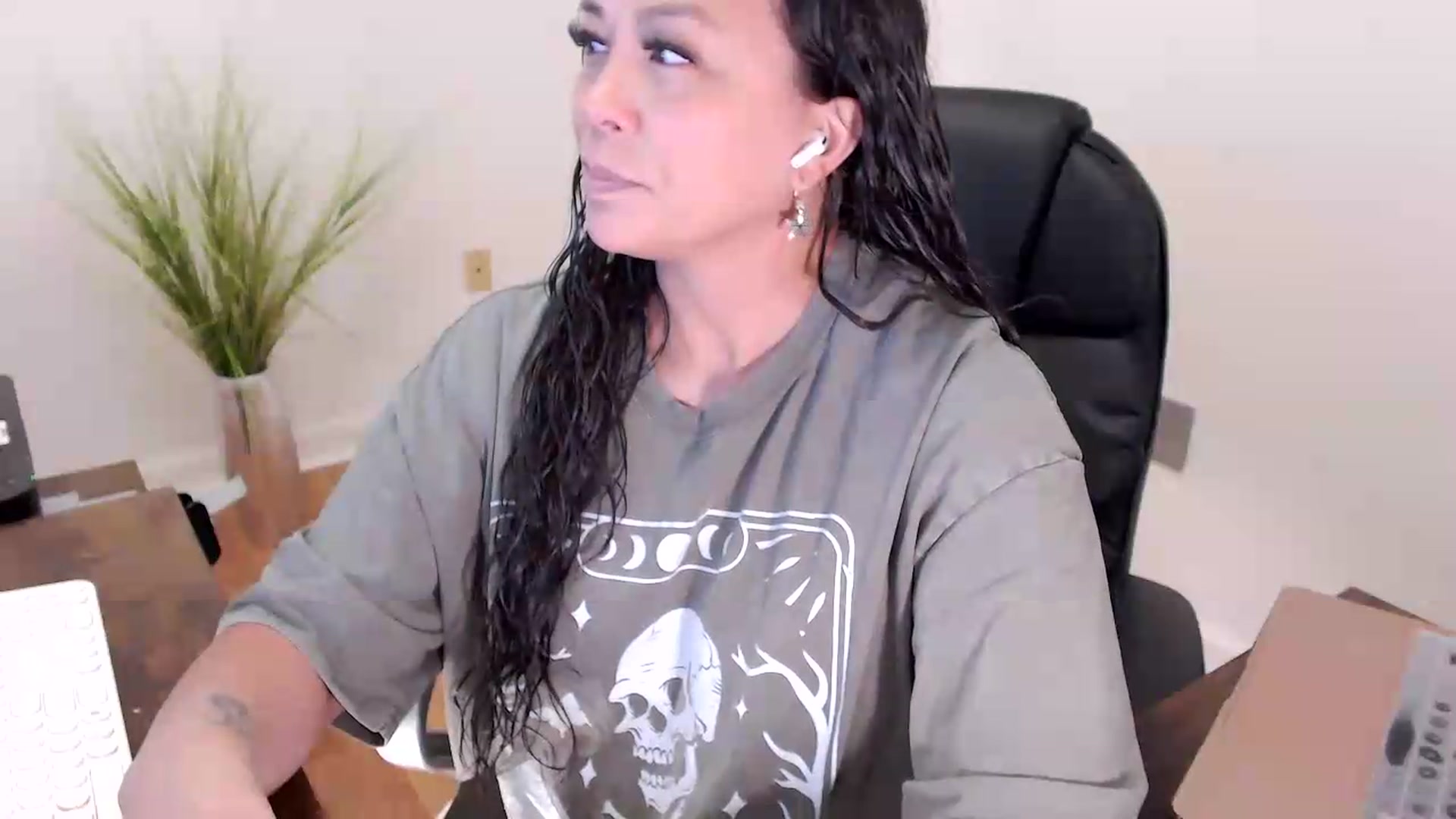 Gallery image thumbnail from CoconutCreme's myfreecams stream on, 08/07/2026, 17:42 image 17 of 20