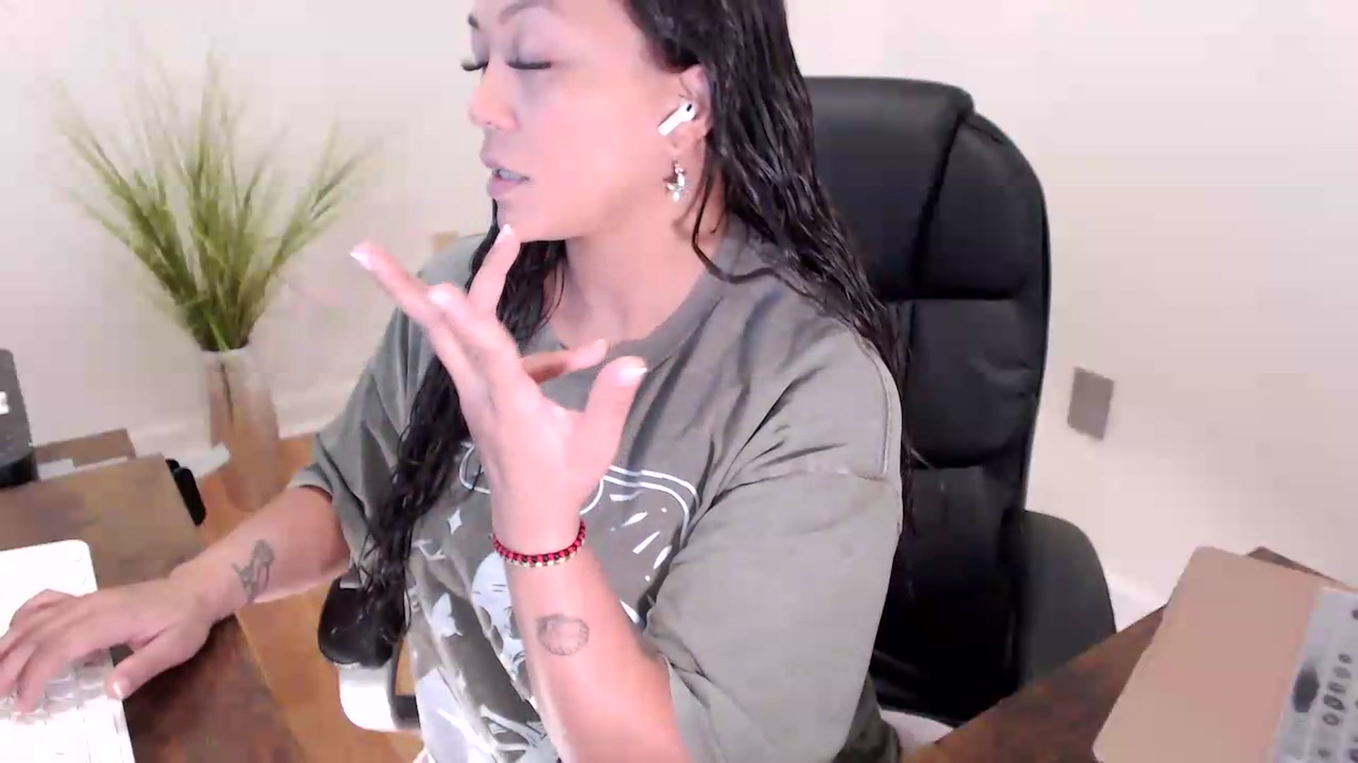 Gallery image thumbnail from CoconutCreme's myfreecams stream on, 08/07/2026, 17:42 image 11 of 20